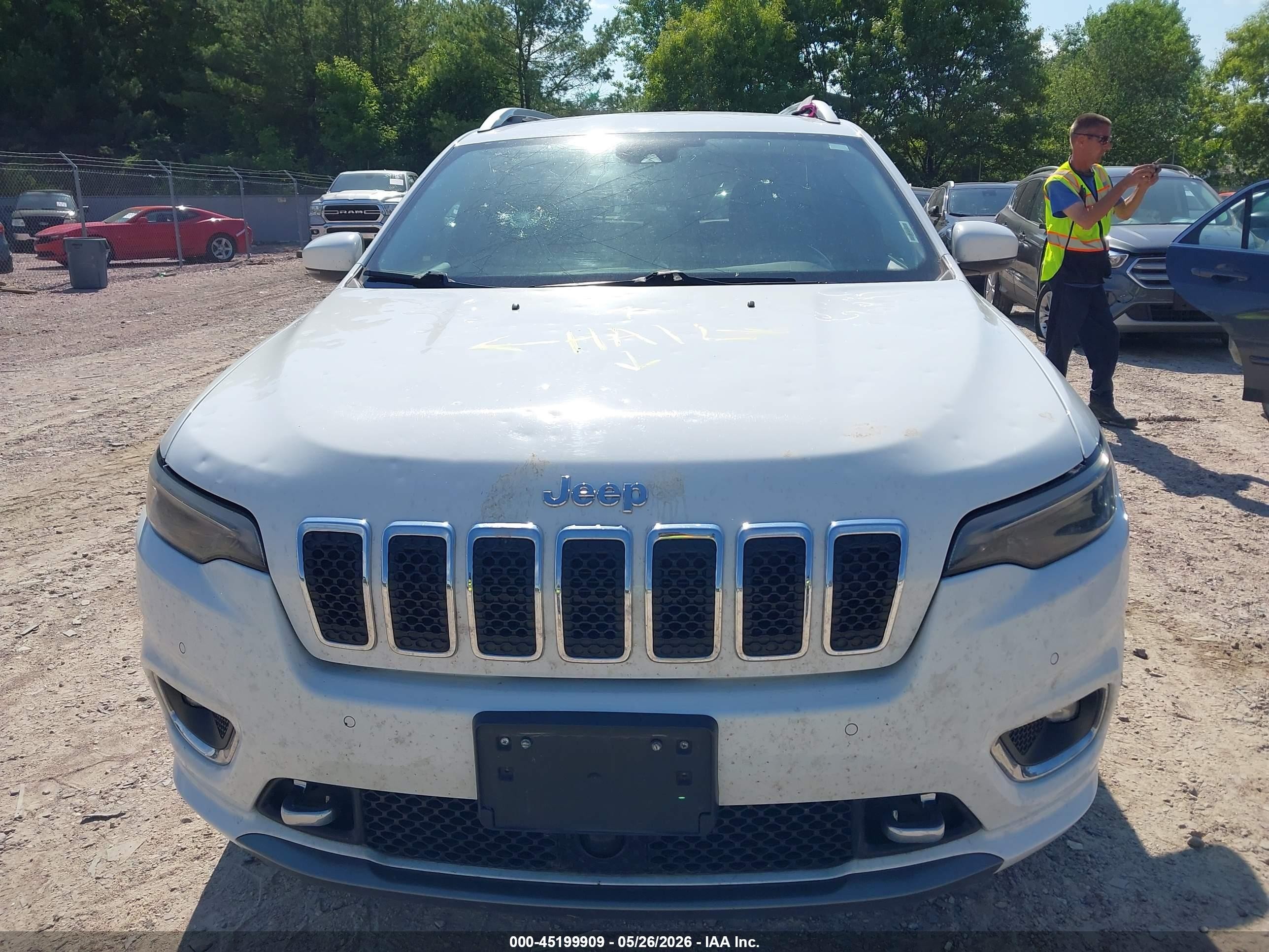 2019 Jeep Cherokee Overland 4x4 White vin: 1C4PJMJN2KD174239
