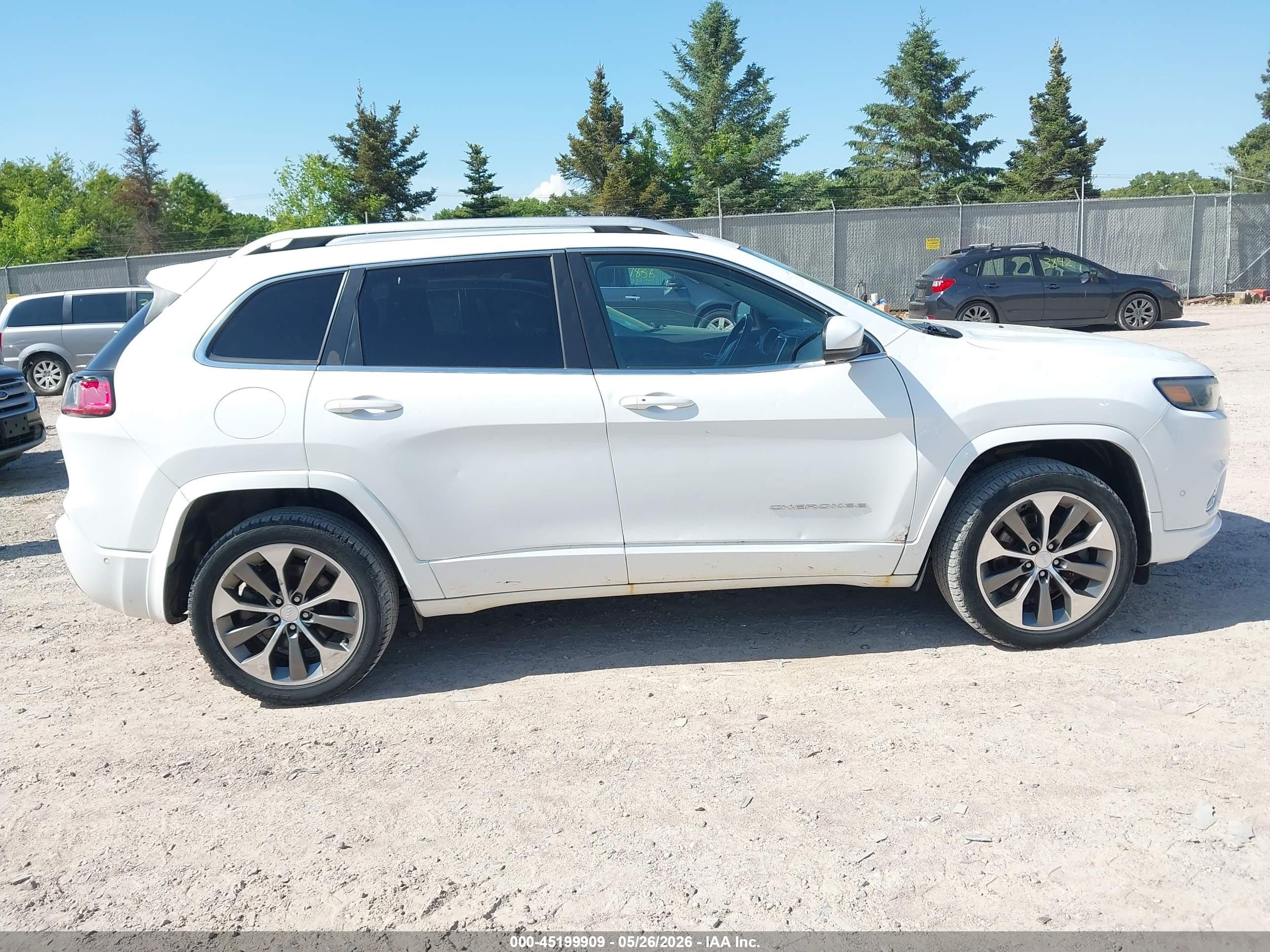 2019 Jeep Cherokee Overland 4x4 White vin: 1C4PJMJN2KD174239