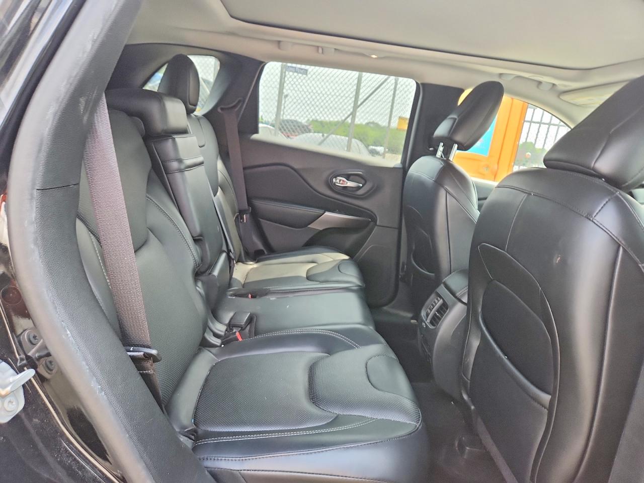 2019 Jeep Cherokee Overland Black vin: 1C4PJMJN9KD342412