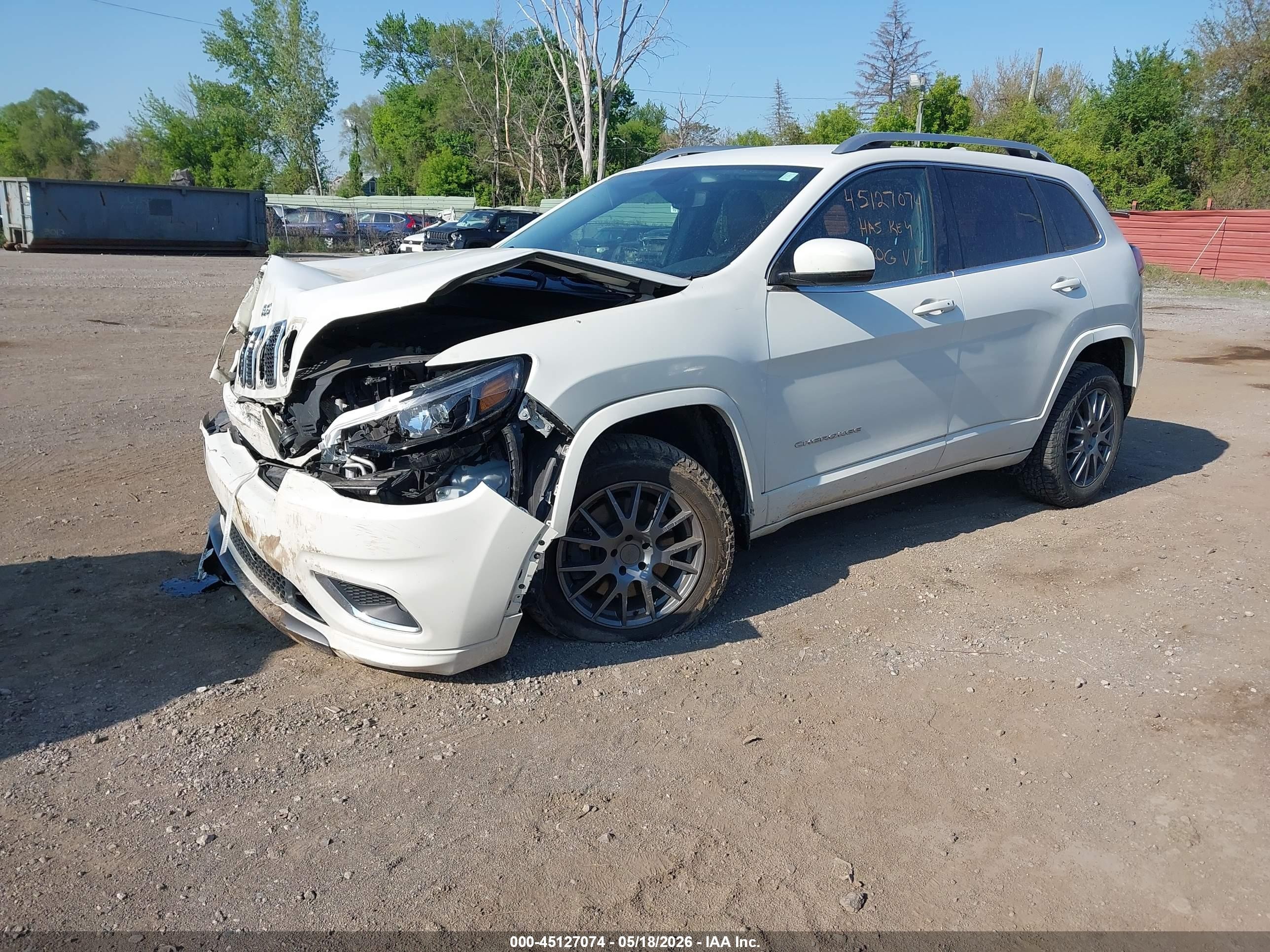 2019 Jeep Cherokee Overland 4x4 White vin: 1C4PJMJX2KD243836