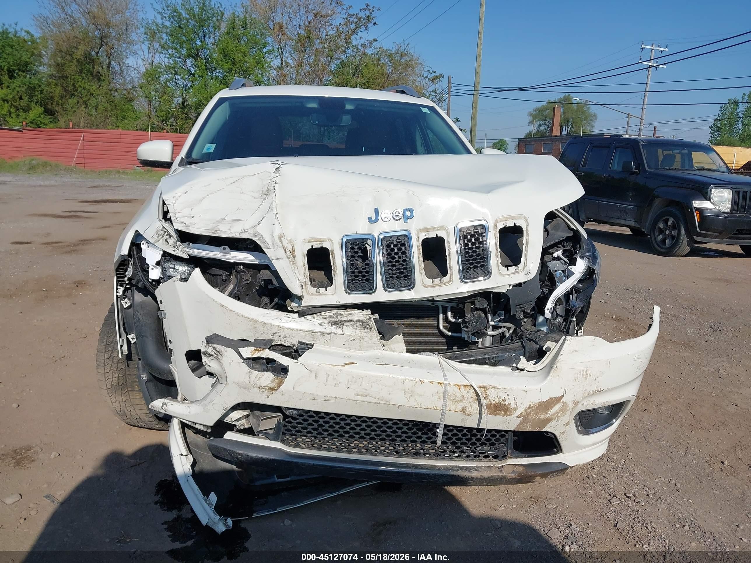 2019 Jeep Cherokee Overland 4x4 White vin: 1C4PJMJX2KD243836