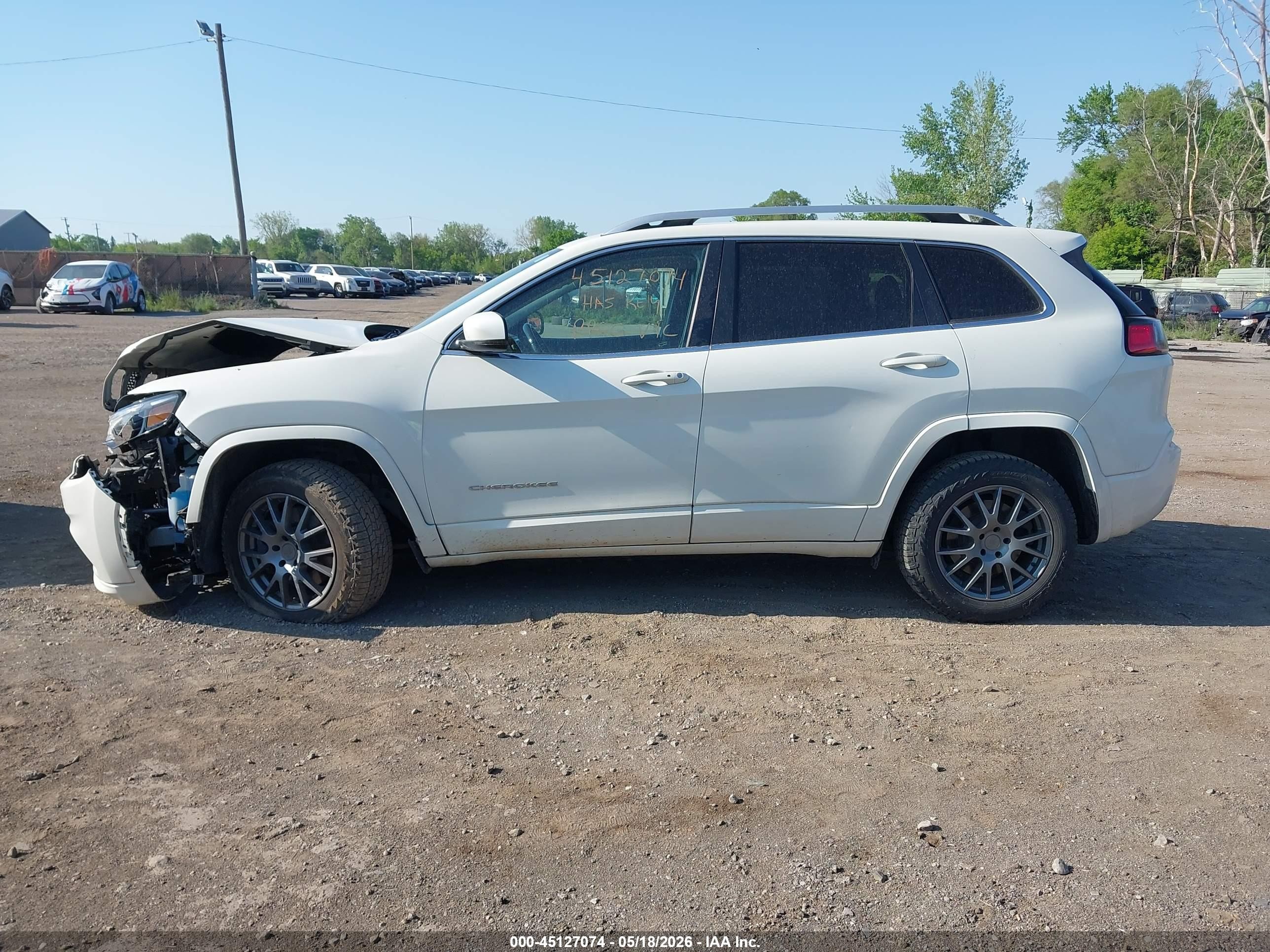 2019 Jeep Cherokee Overland 4x4 White vin: 1C4PJMJX2KD243836