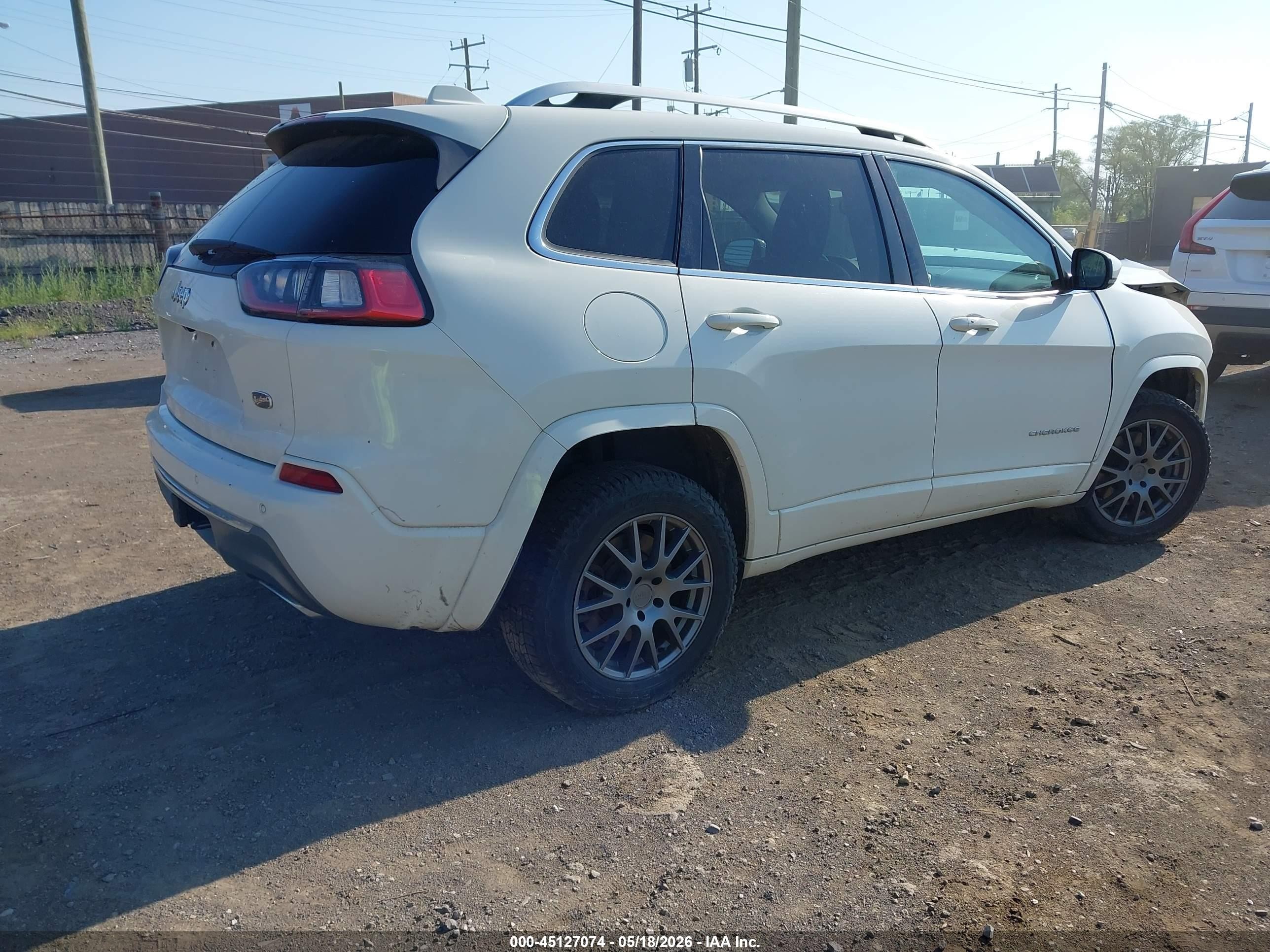 2019 Jeep Cherokee Overland 4x4 White vin: 1C4PJMJX2KD243836