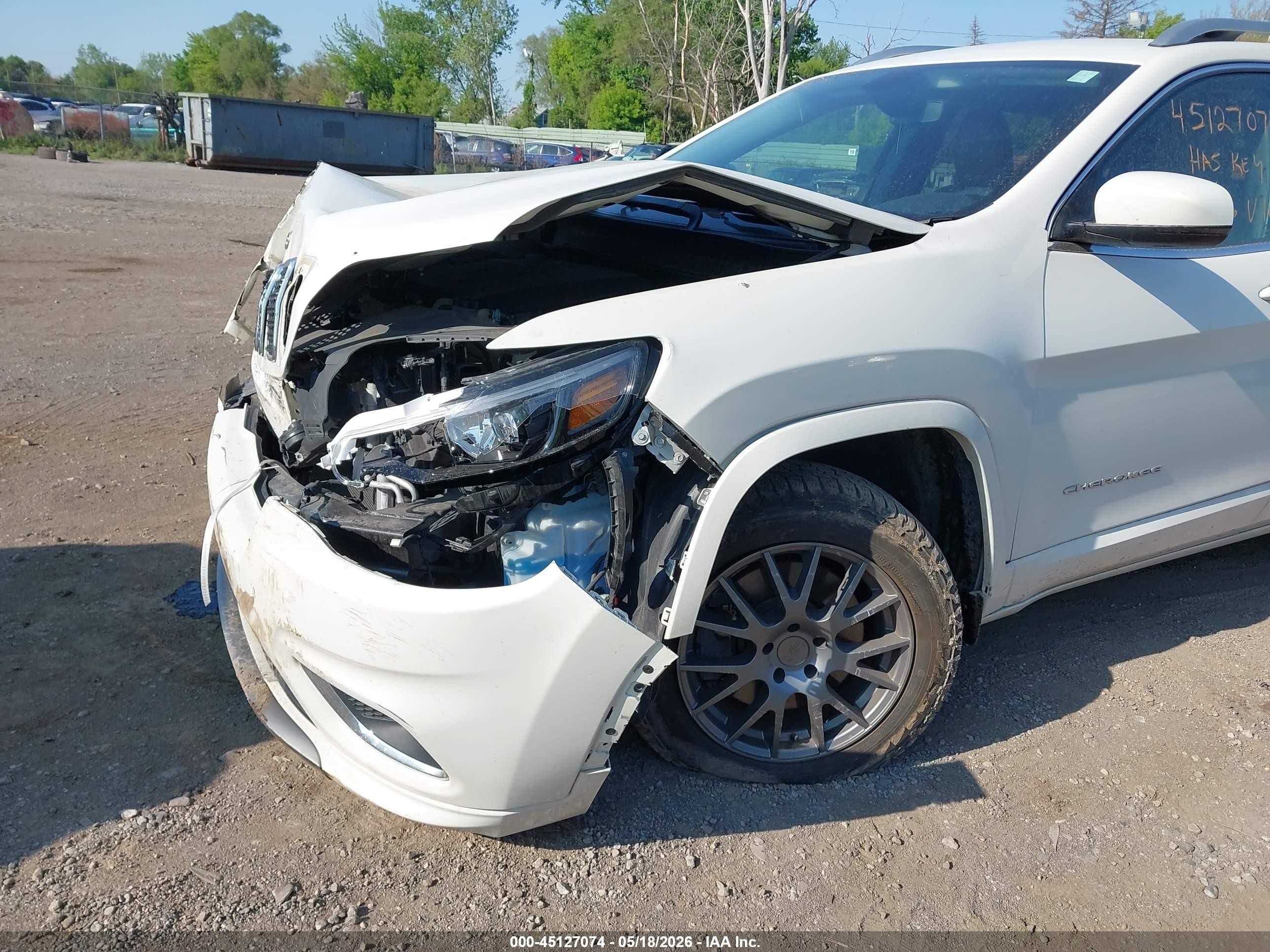2019 Jeep Cherokee Overland 4x4 White vin: 1C4PJMJX2KD243836