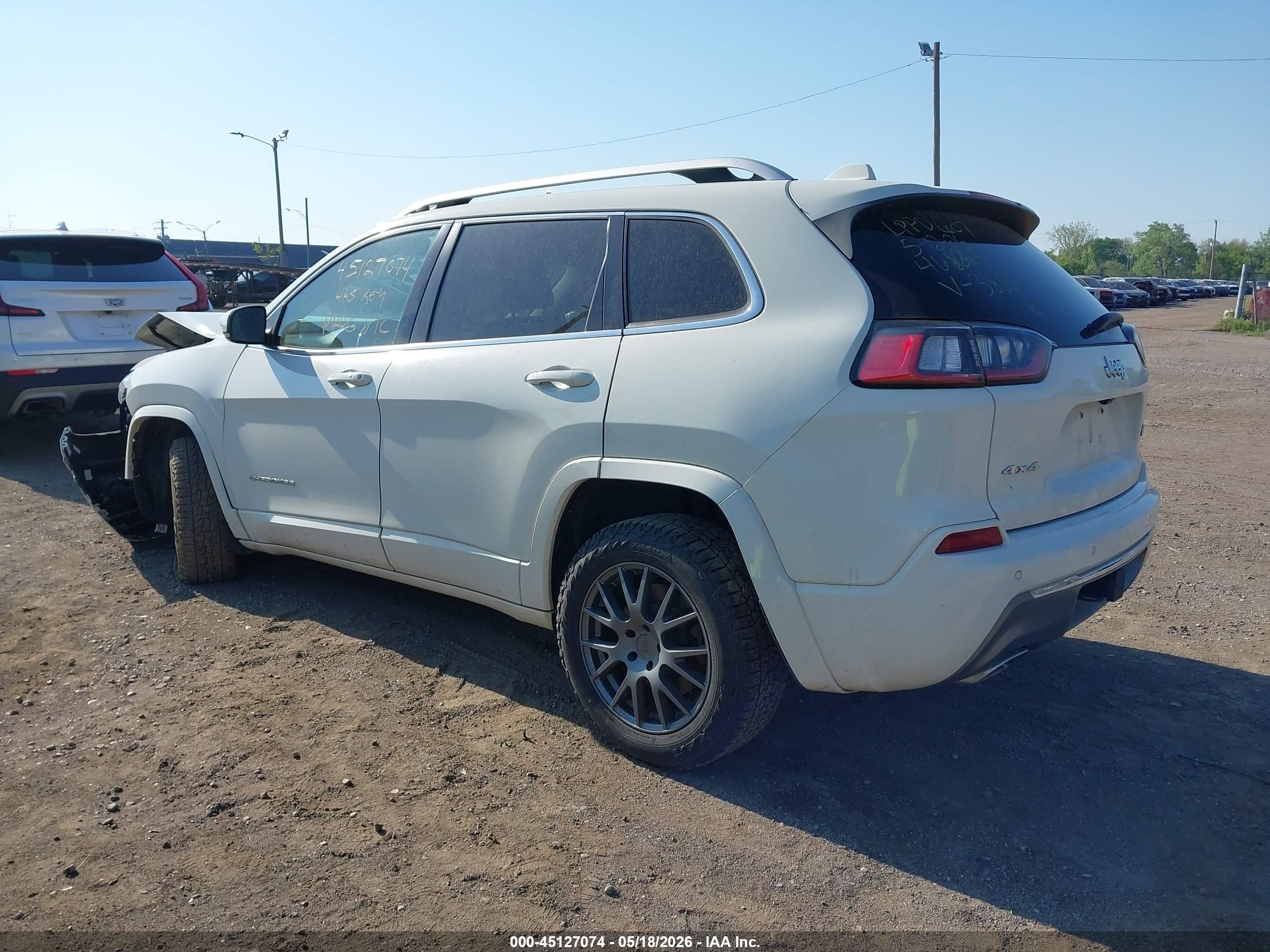 2019 Jeep Cherokee Overland 4x4 White vin: 1C4PJMJX2KD243836