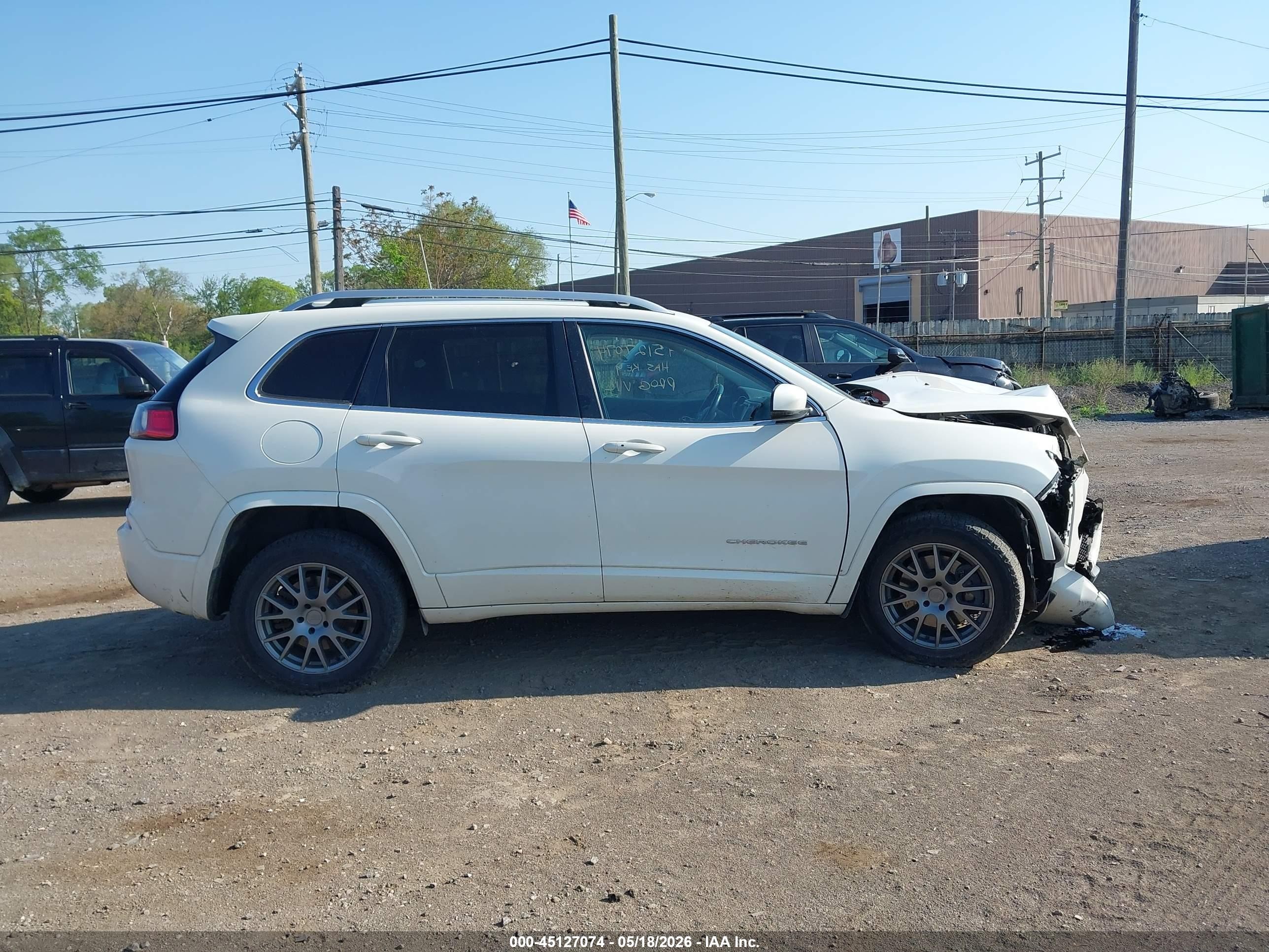 2019 Jeep Cherokee Overland 4x4 White vin: 1C4PJMJX2KD243836