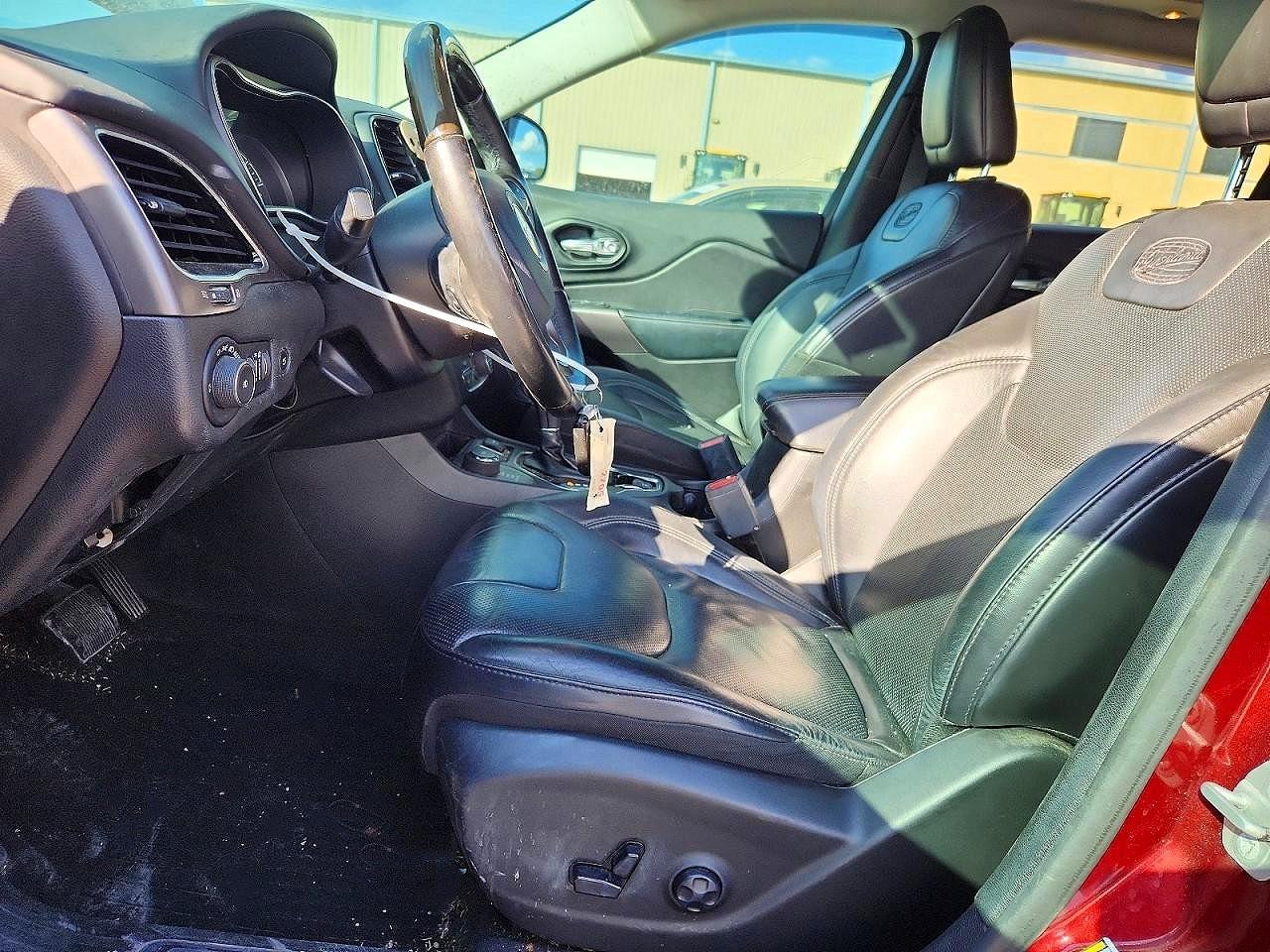 2019 Jeep Cherokee Overland Burgundy vin: 1C4PJMJX3KD363676