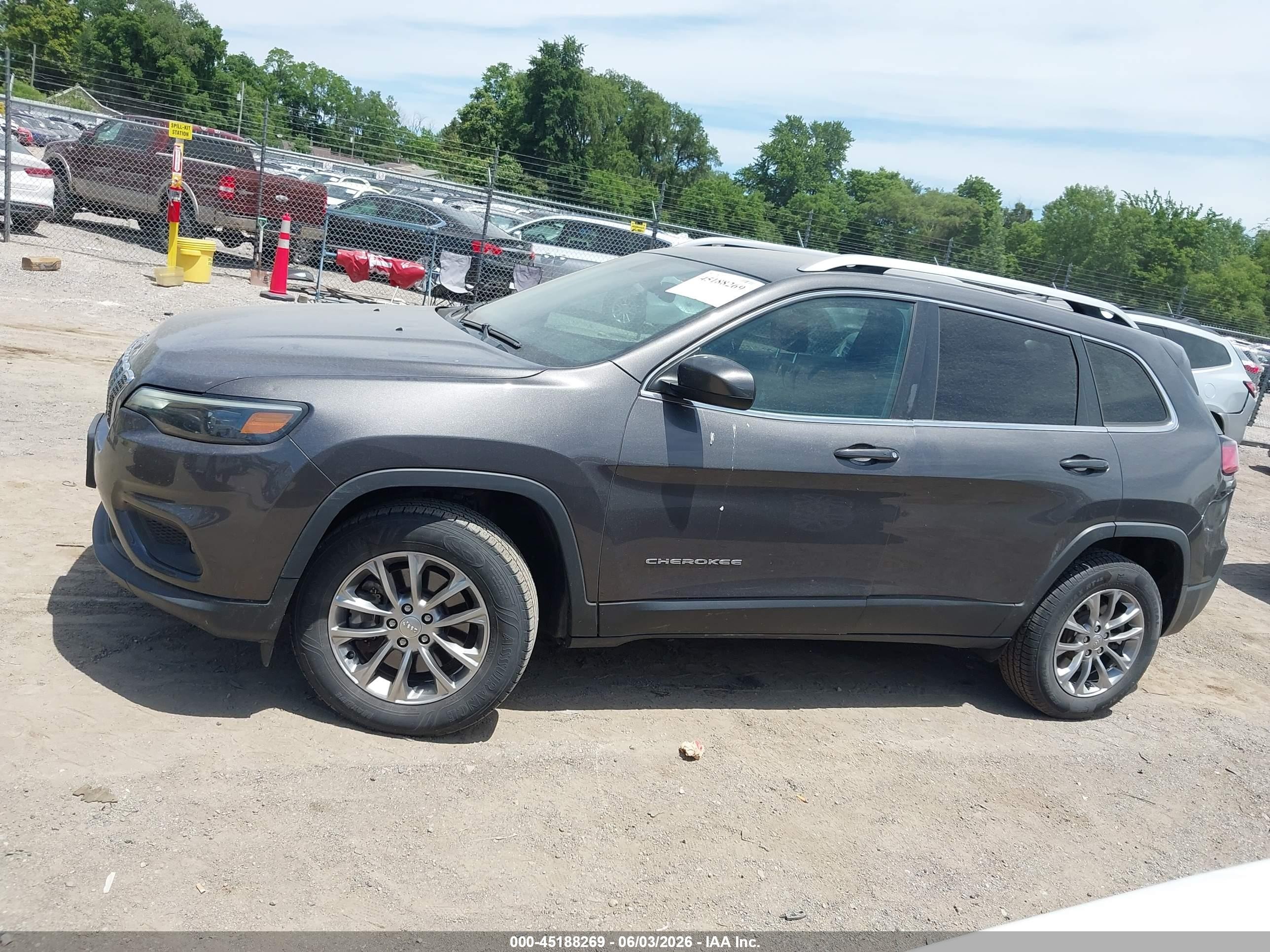 2019 Jeep Cherokee Latitude Plus 4x4 Gray vin: 1C4PJMLB0KD108422