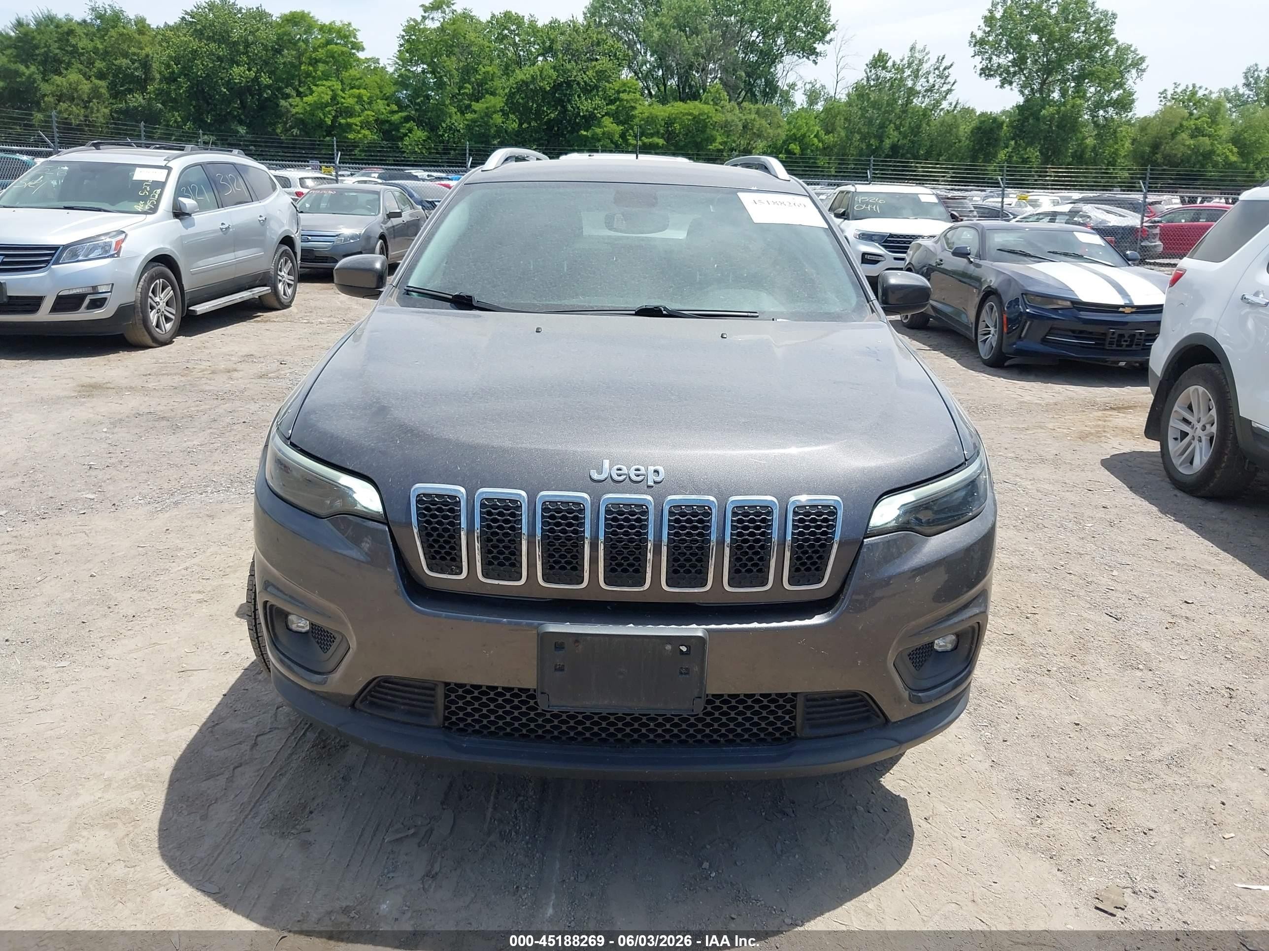 2019 Jeep Cherokee Latitude Plus 4x4 Gray vin: 1C4PJMLB0KD108422