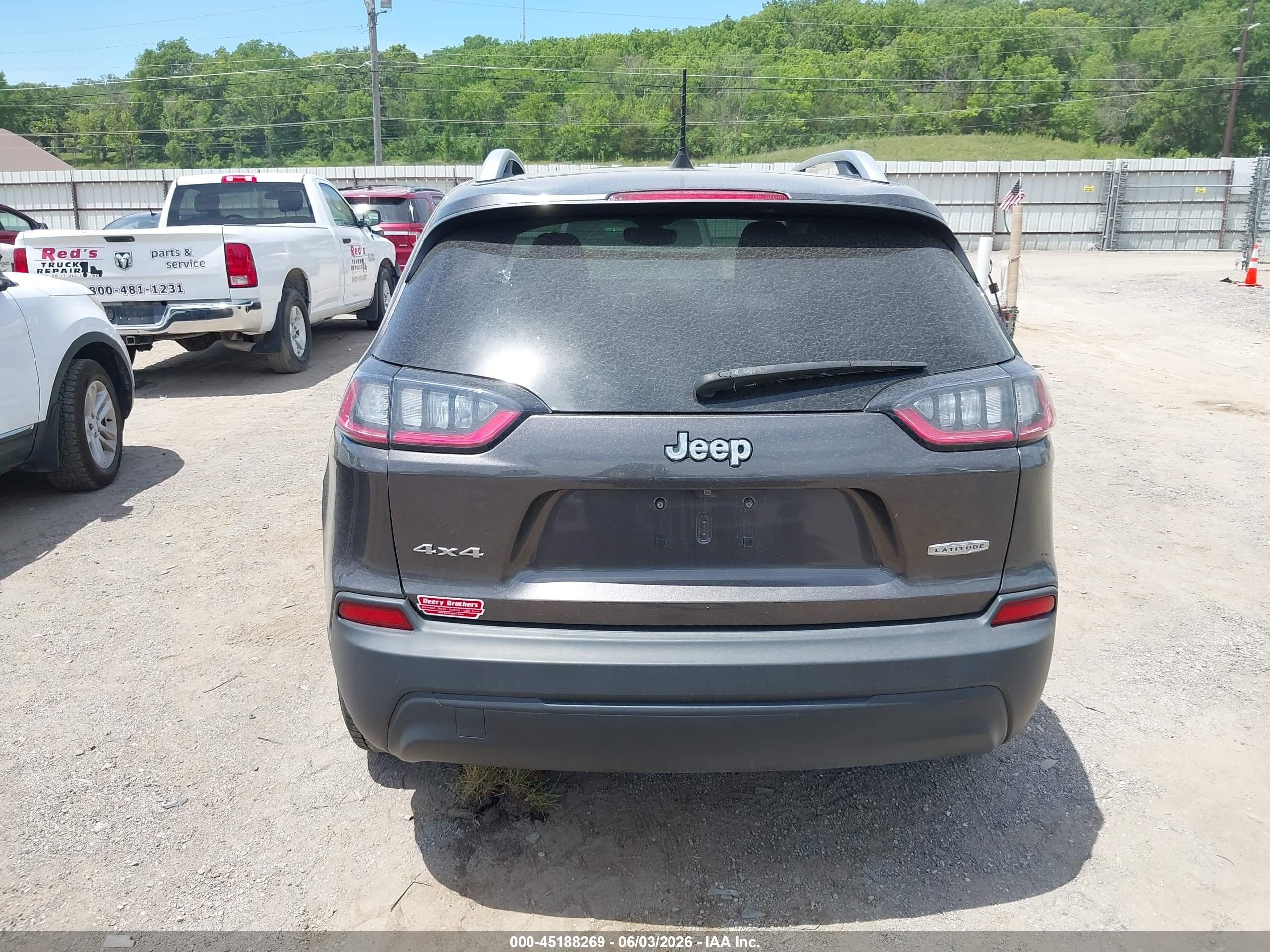 2019 Jeep Cherokee Latitude Plus 4x4 Gray vin: 1C4PJMLB0KD108422