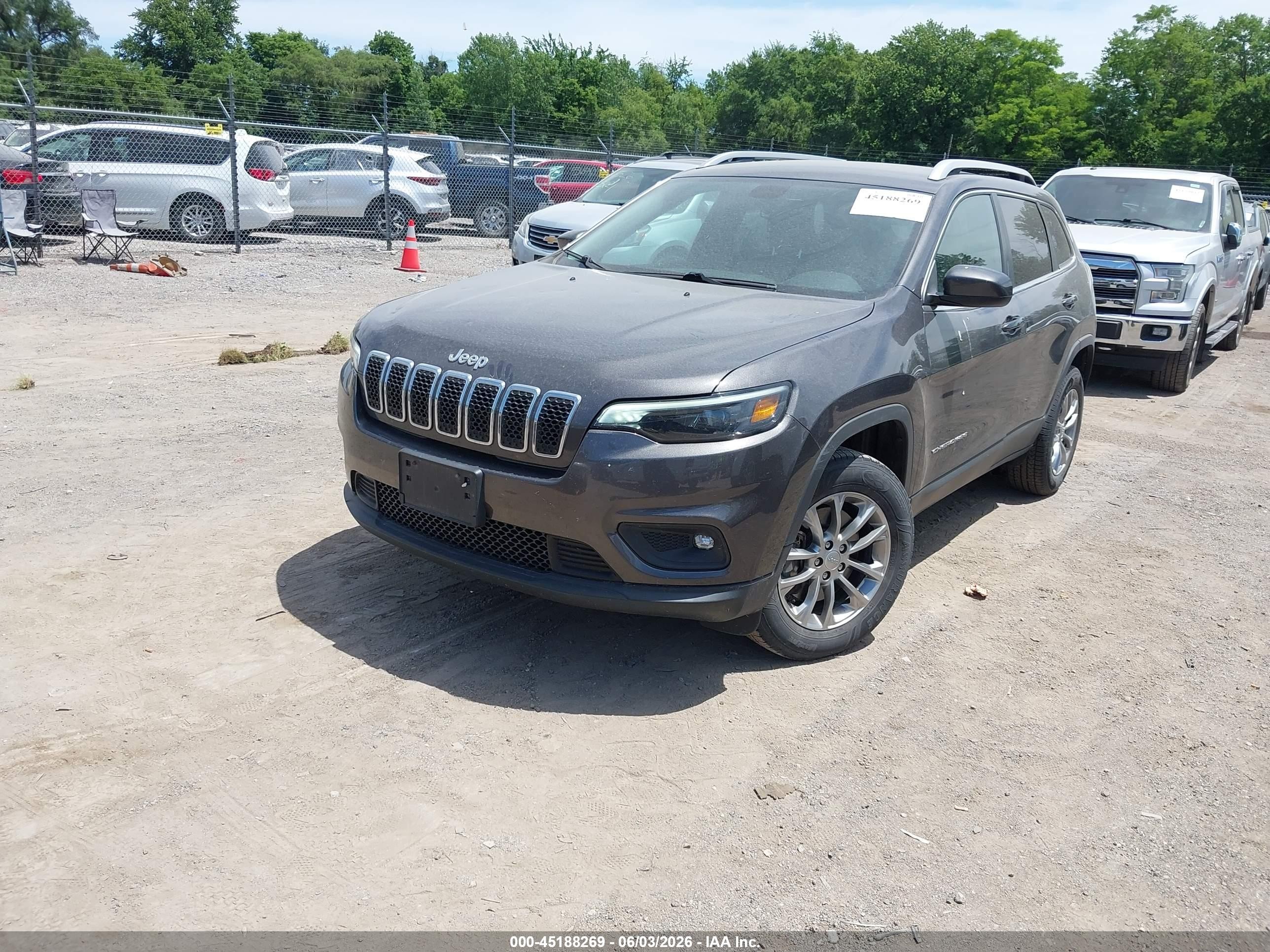 2019 Jeep Cherokee Latitude Plus 4x4 Gray vin: 1C4PJMLB0KD108422