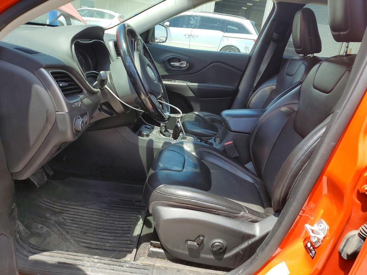2021 Jeep Cherokee Latitude Plus Orange vin: 1C4PJMLB0MD114627