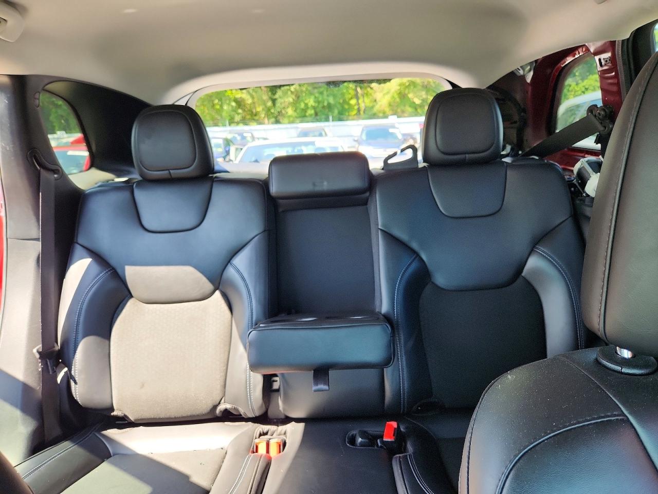2020 Jeep Cherokee Latitude Plus Red vin: 1C4PJMLB1LD513867