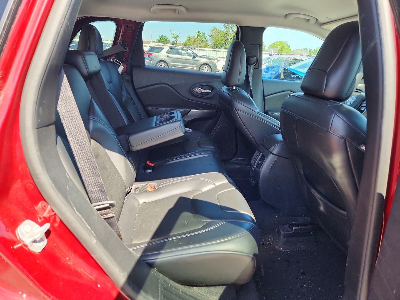 2020 Jeep Cherokee Latitude Plus Red vin: 1C4PJMLB1LD513867