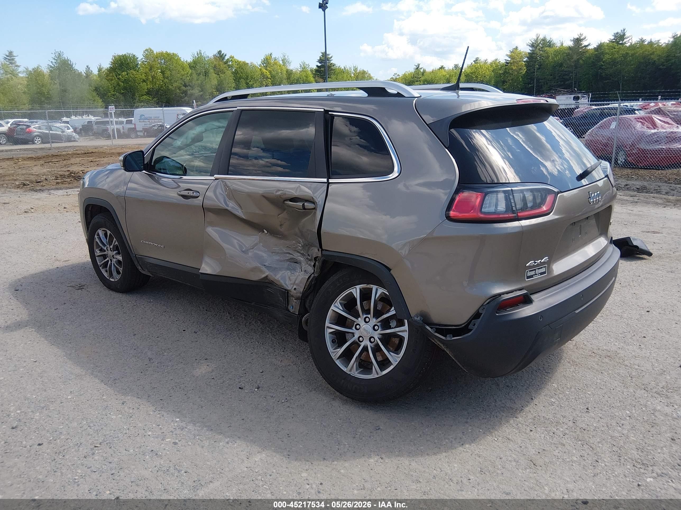 2019 Jeep Cherokee Latitude Plus 4x4 Gray vin: 1C4PJMLB2KD404929