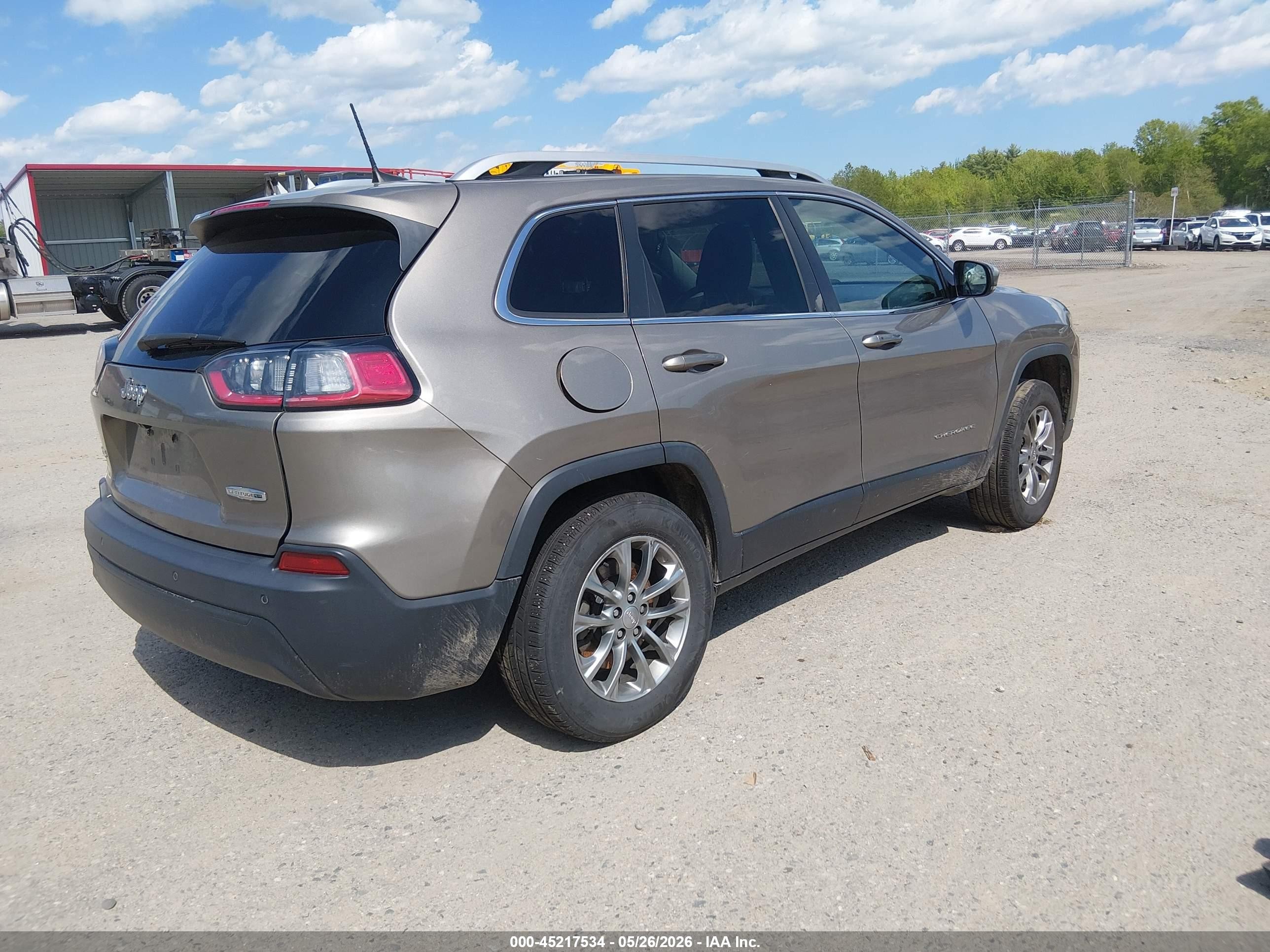 2019 Jeep Cherokee Latitude Plus 4x4 Gray vin: 1C4PJMLB2KD404929