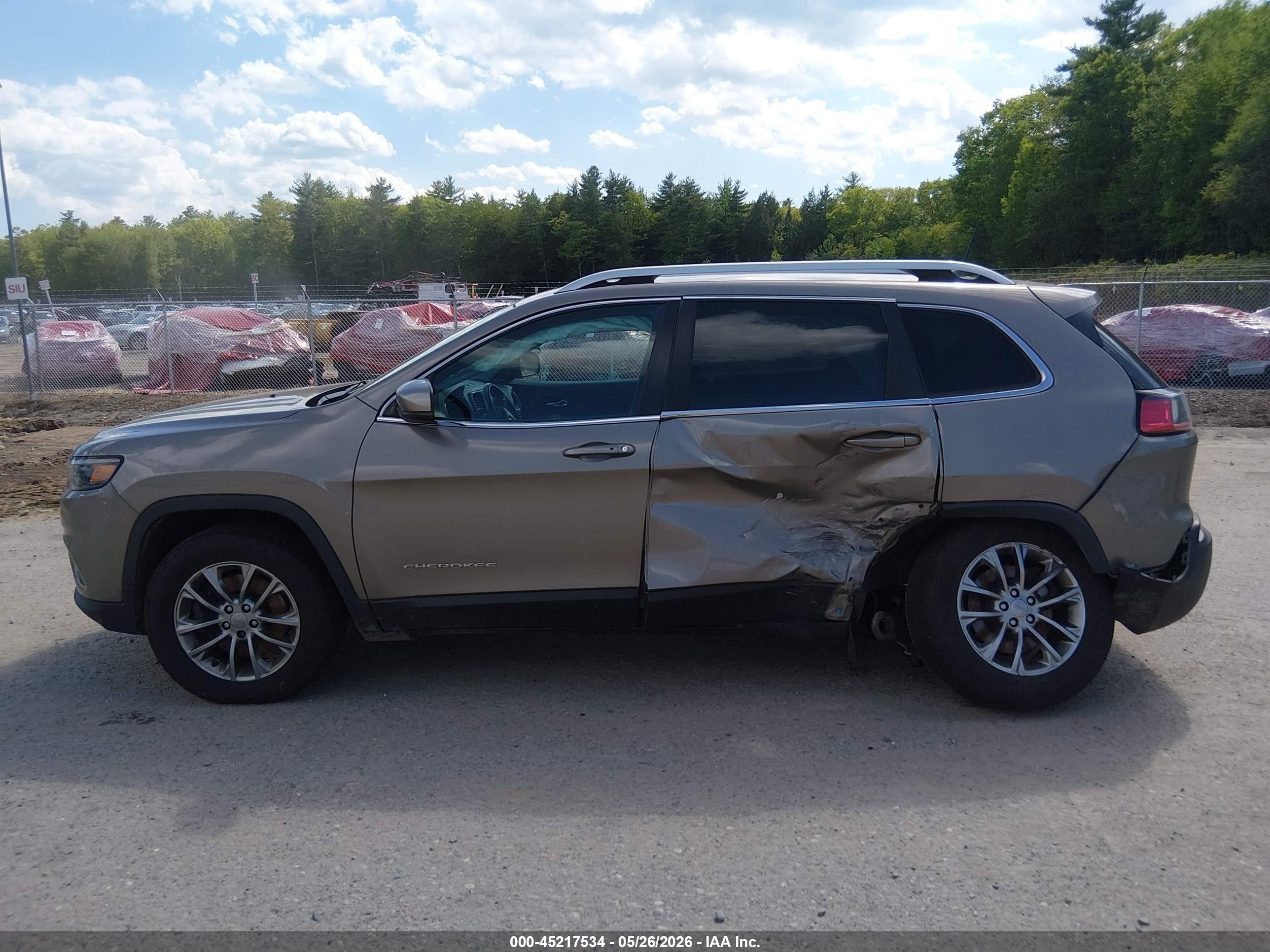 2019 Jeep Cherokee Latitude Plus 4x4 Gray vin: 1C4PJMLB2KD404929