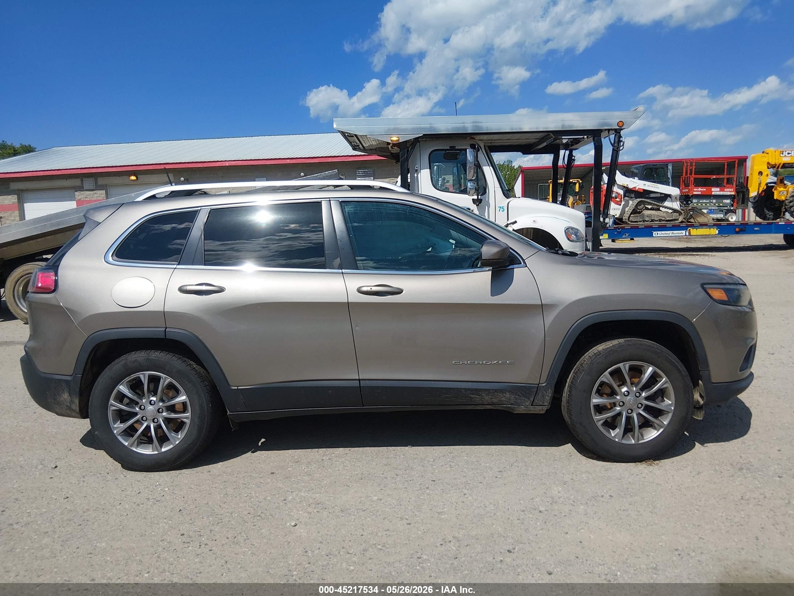 2019 Jeep Cherokee Latitude Plus 4x4 Gray vin: 1C4PJMLB2KD404929