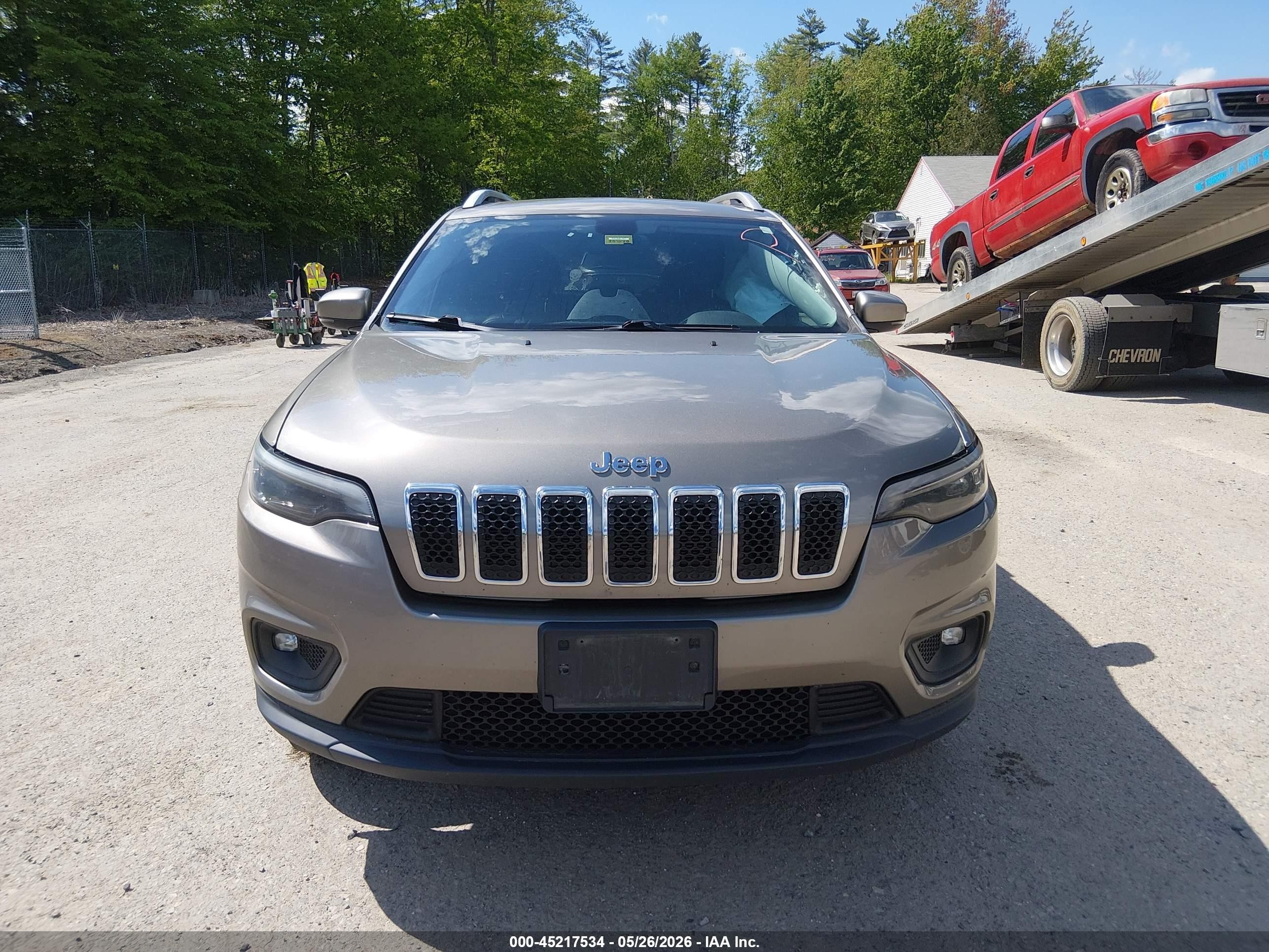 2019 Jeep Cherokee Latitude Plus 4x4 Gray vin: 1C4PJMLB2KD404929