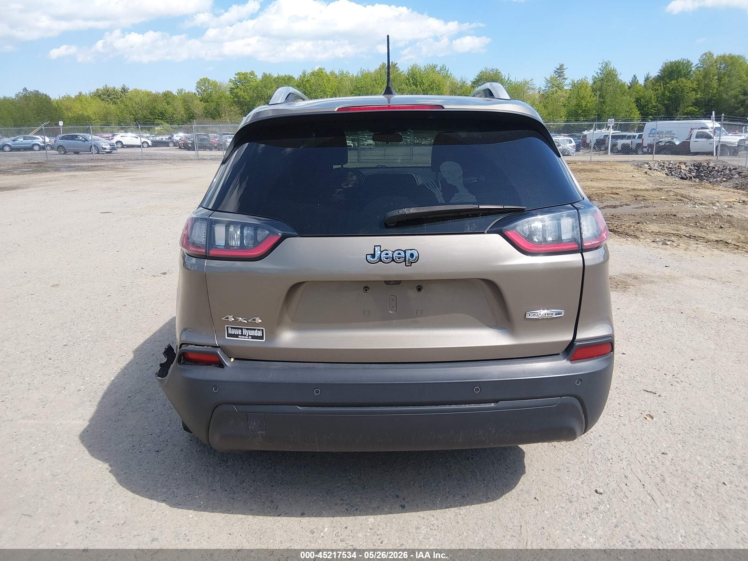 2019 Jeep Cherokee Latitude Plus 4x4 Gray vin: 1C4PJMLB2KD404929
