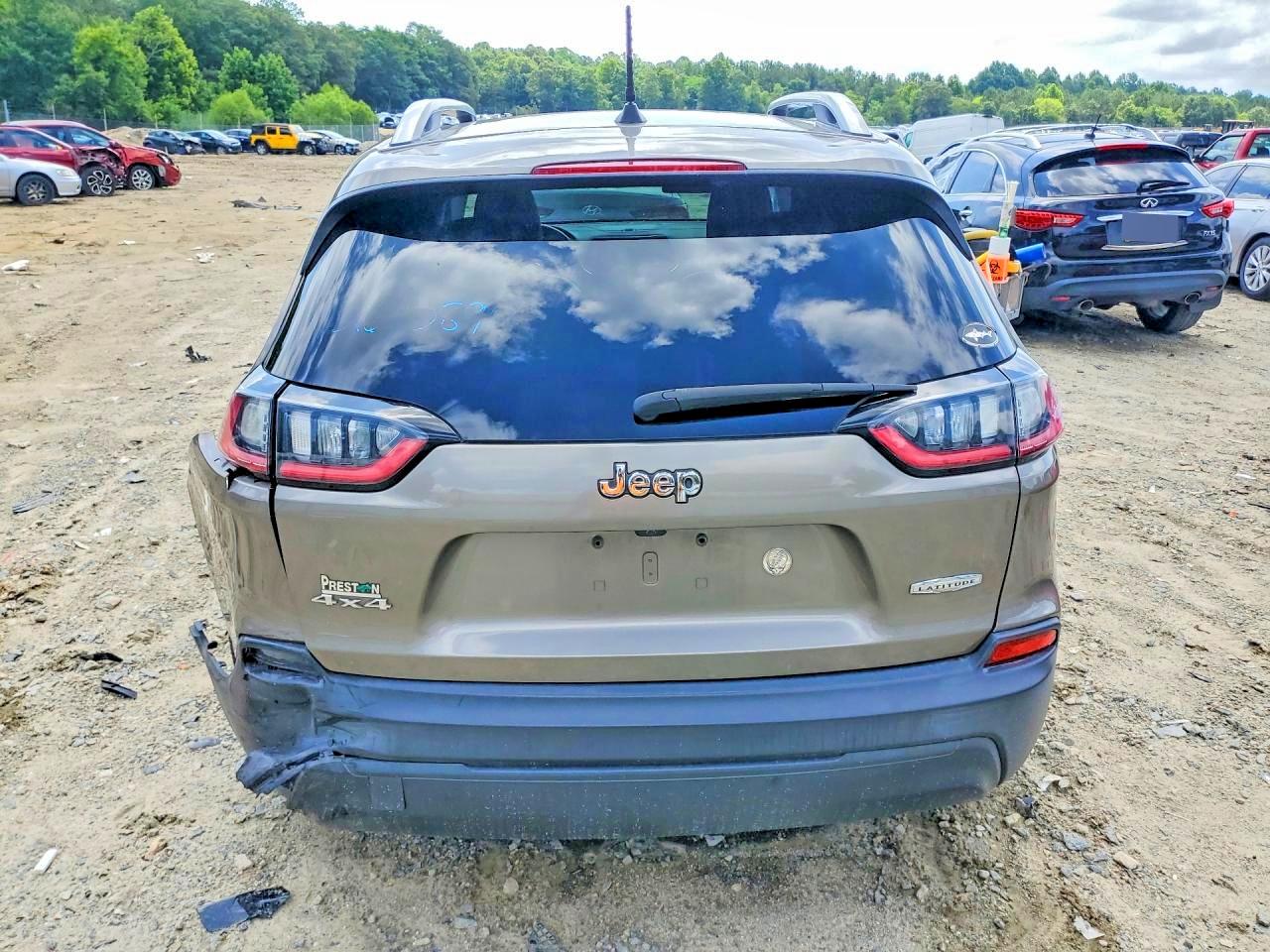 2019 Jeep Cherokee Latitude Plus Gray vin: 1C4PJMLB3KD192753