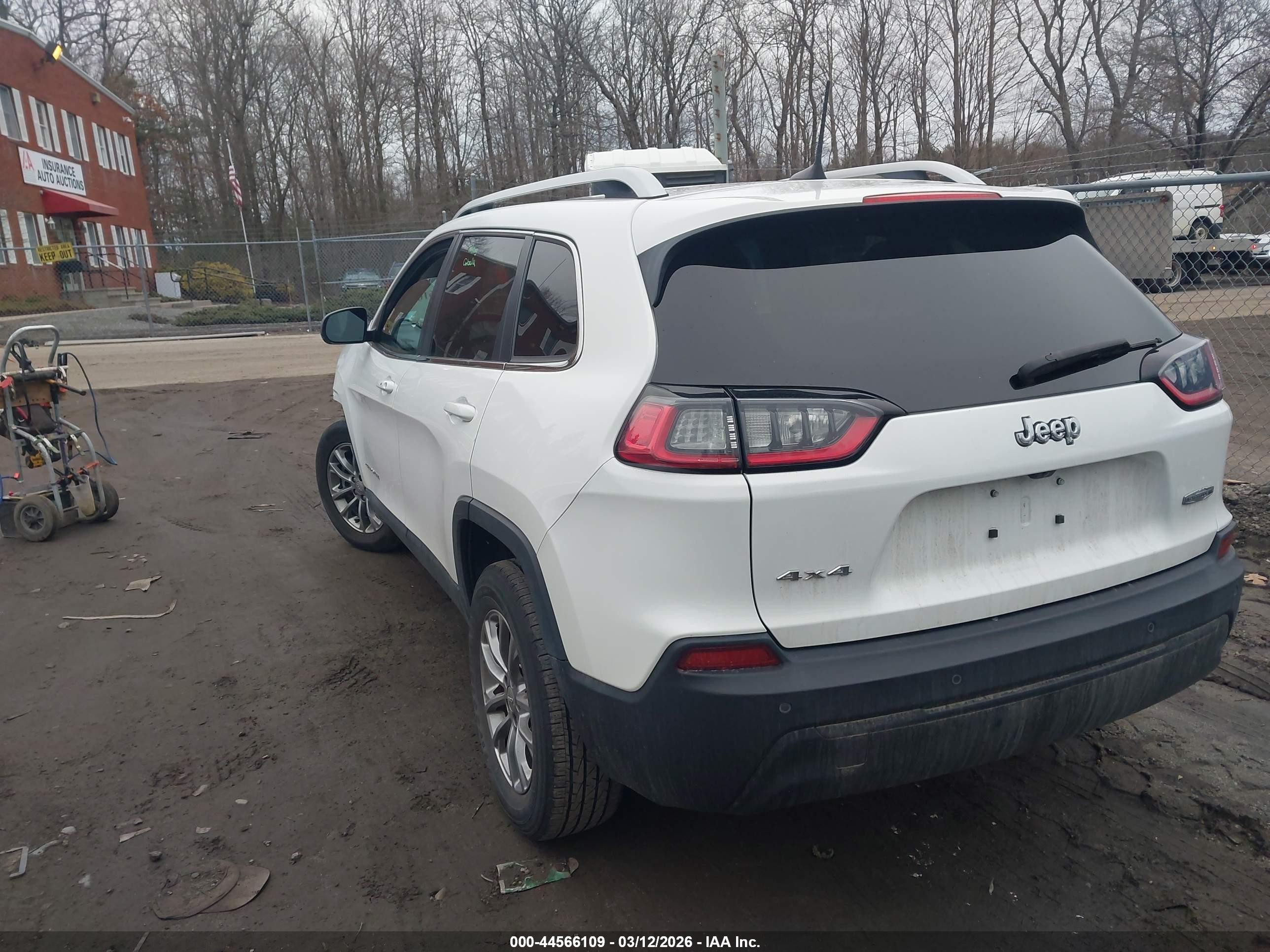 2019 Jeep Cherokee Latitude Plus 4x4 White vin: 1C4PJMLB4KD404527