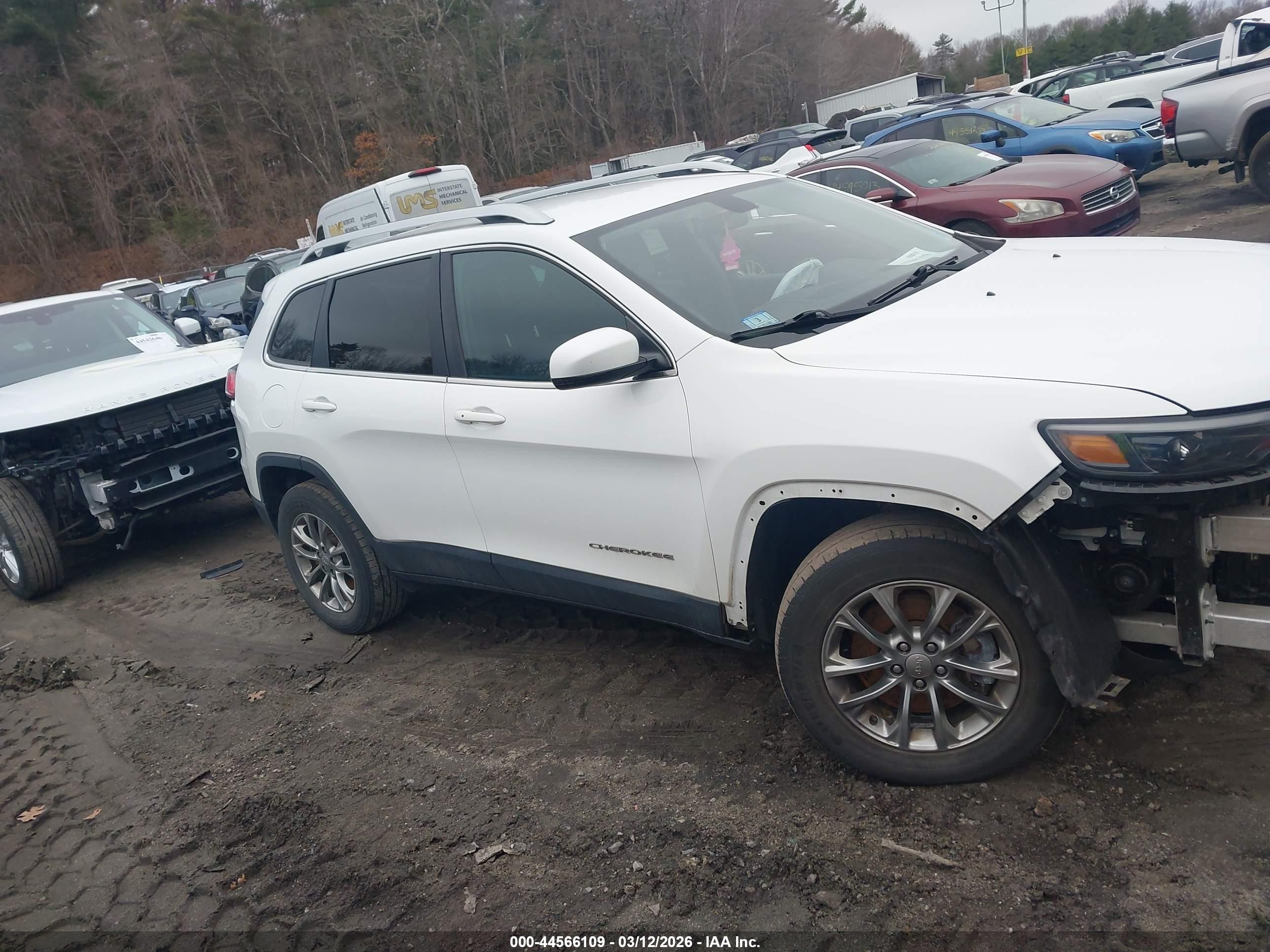2019 Jeep Cherokee Latitude Plus 4x4 White vin: 1C4PJMLB4KD404527
