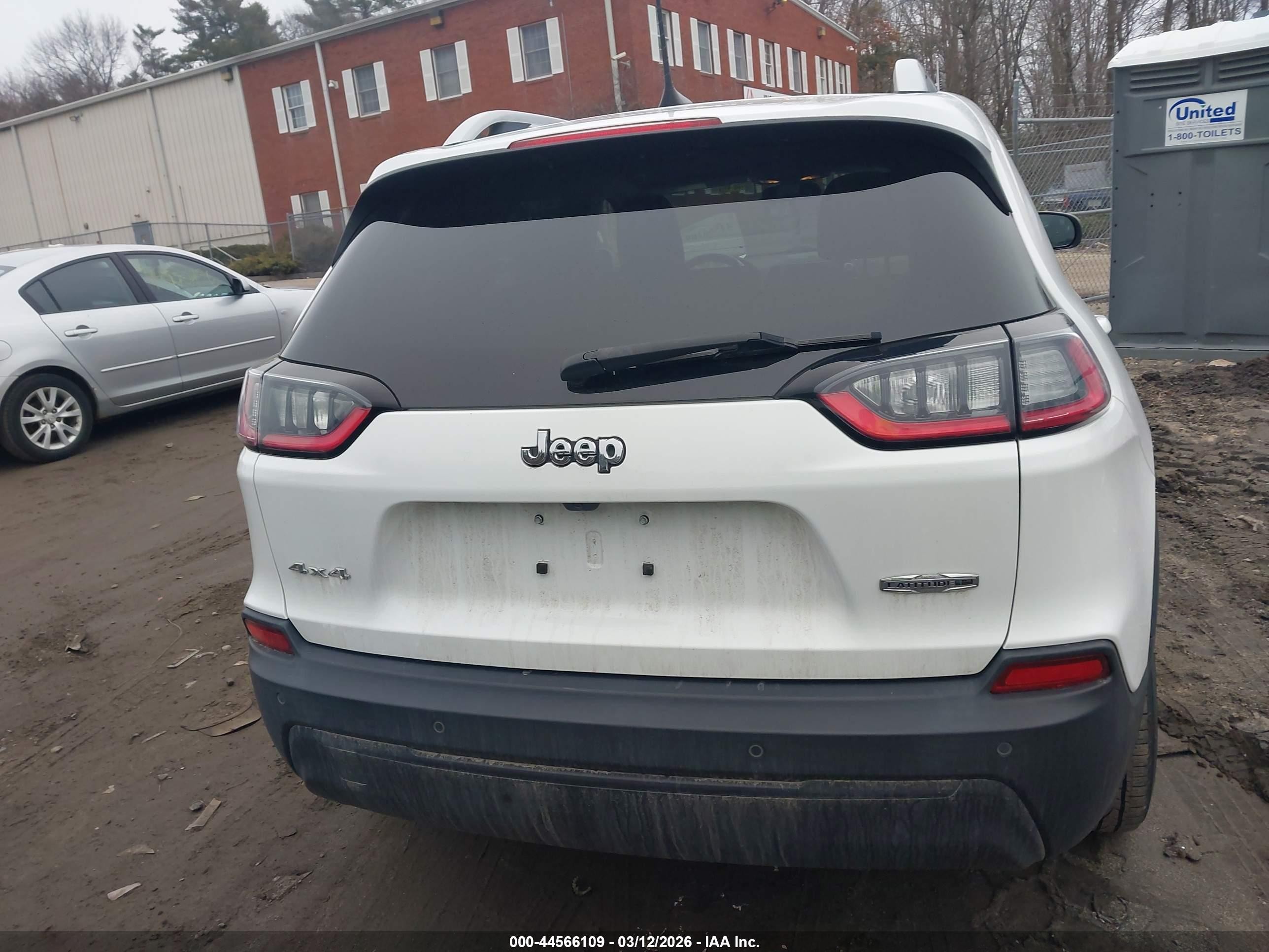 2019 Jeep Cherokee Latitude Plus 4x4 White vin: 1C4PJMLB4KD404527