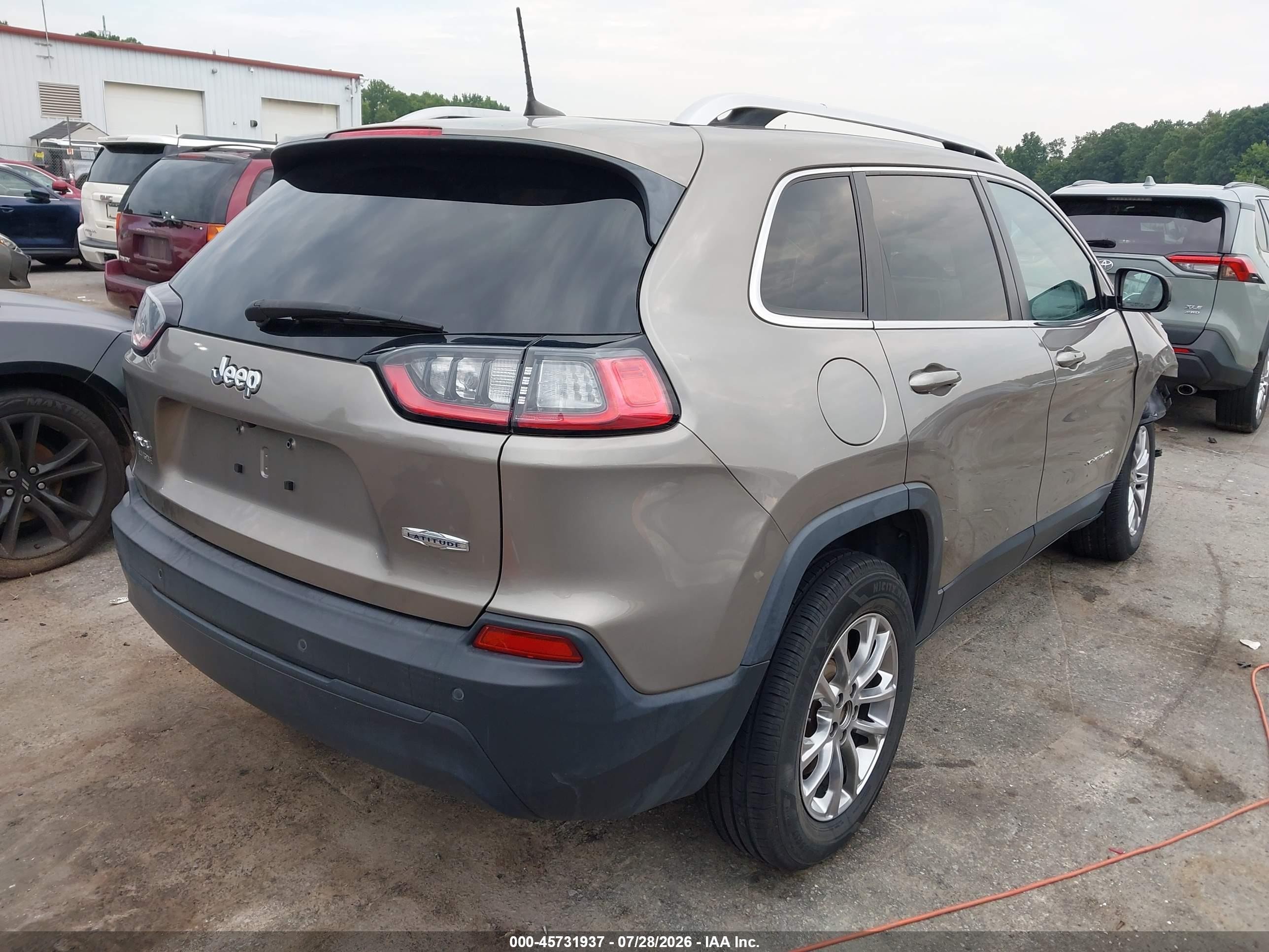 2019 Jeep Cherokee Latitude Plus 4x4 Gold vin: 1C4PJMLB5KD254167