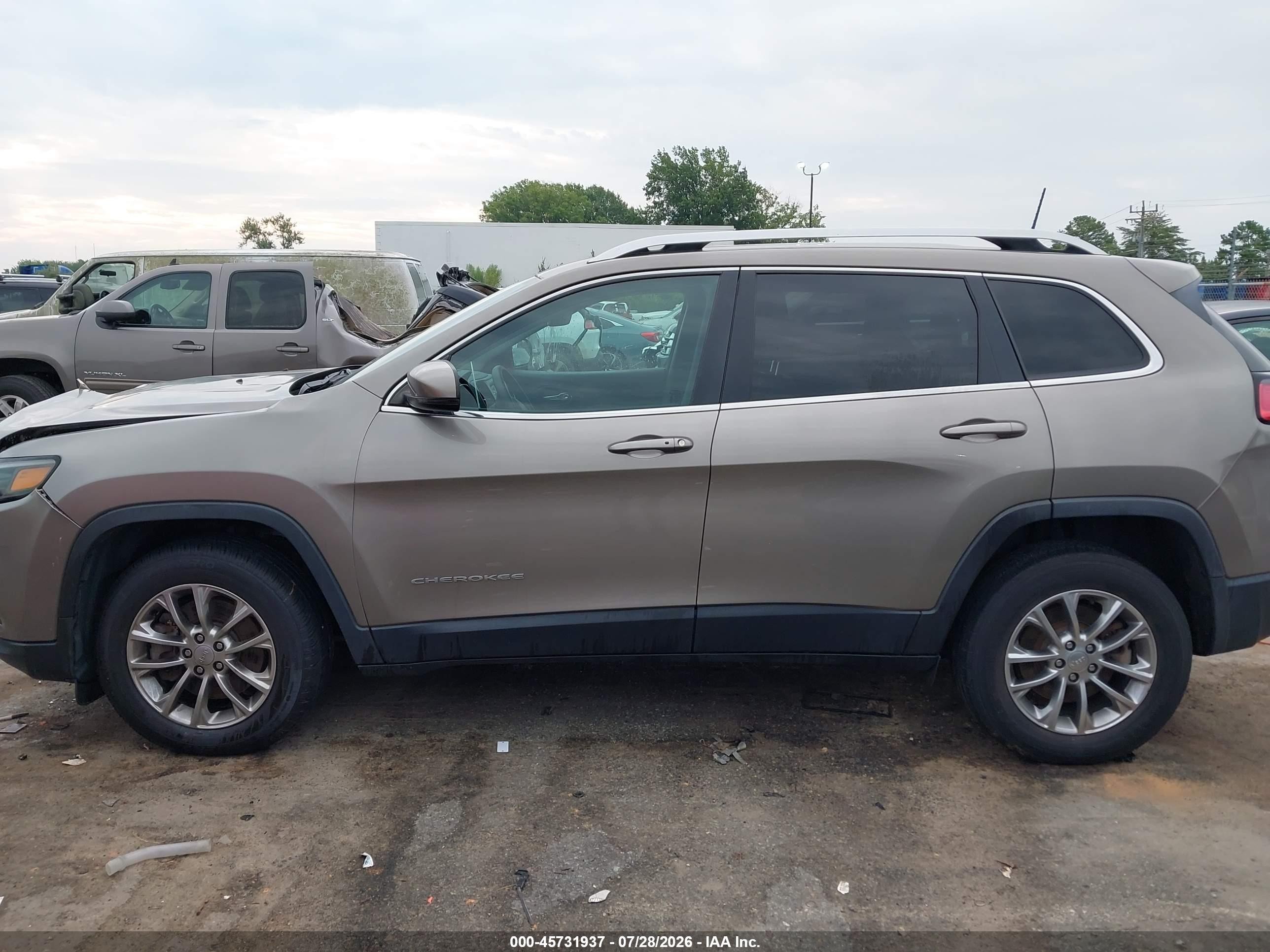 2019 Jeep Cherokee Latitude Plus 4x4 Gold vin: 1C4PJMLB5KD254167