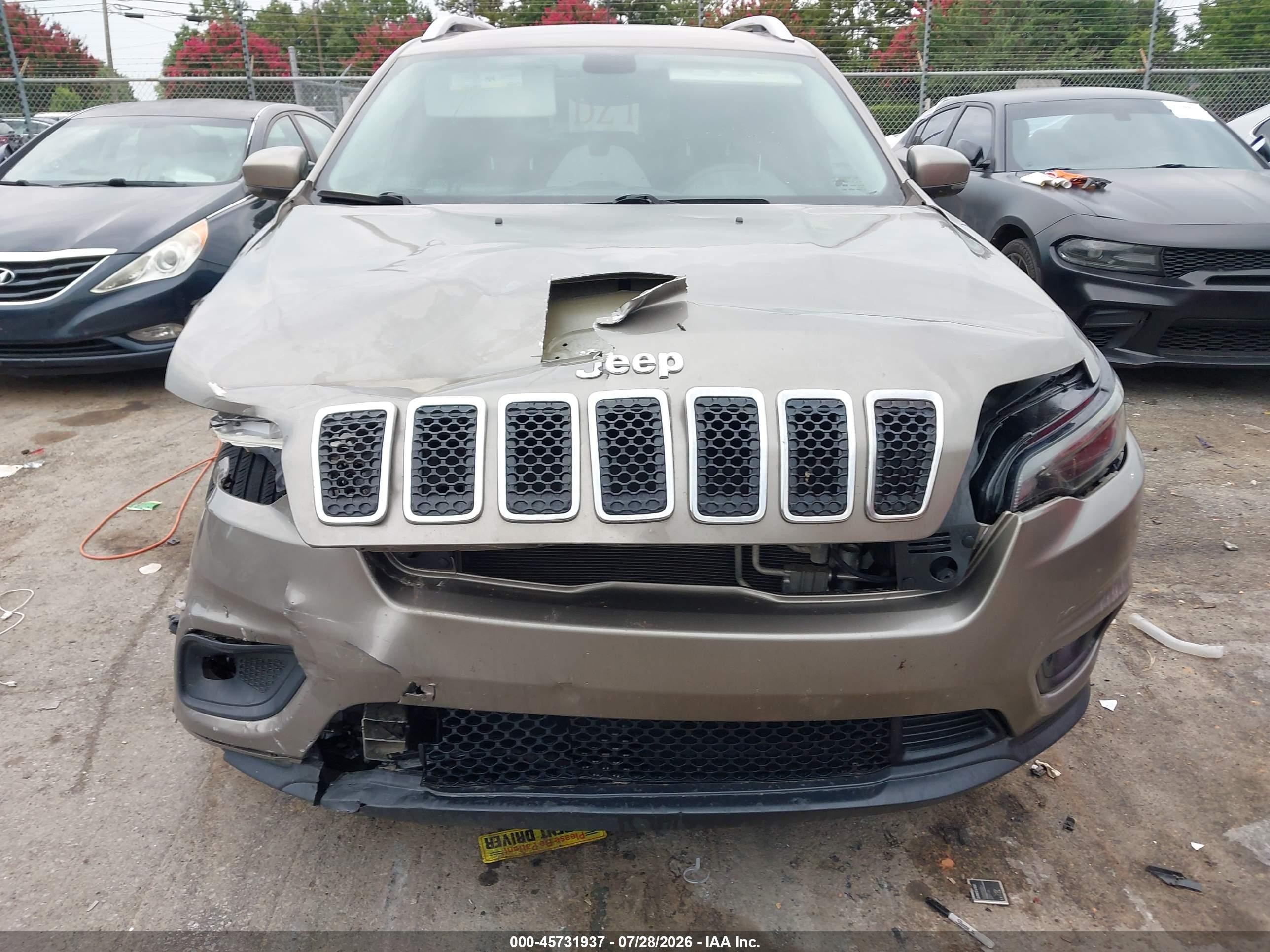 2019 Jeep Cherokee Latitude Plus 4x4 Gold vin: 1C4PJMLB5KD254167