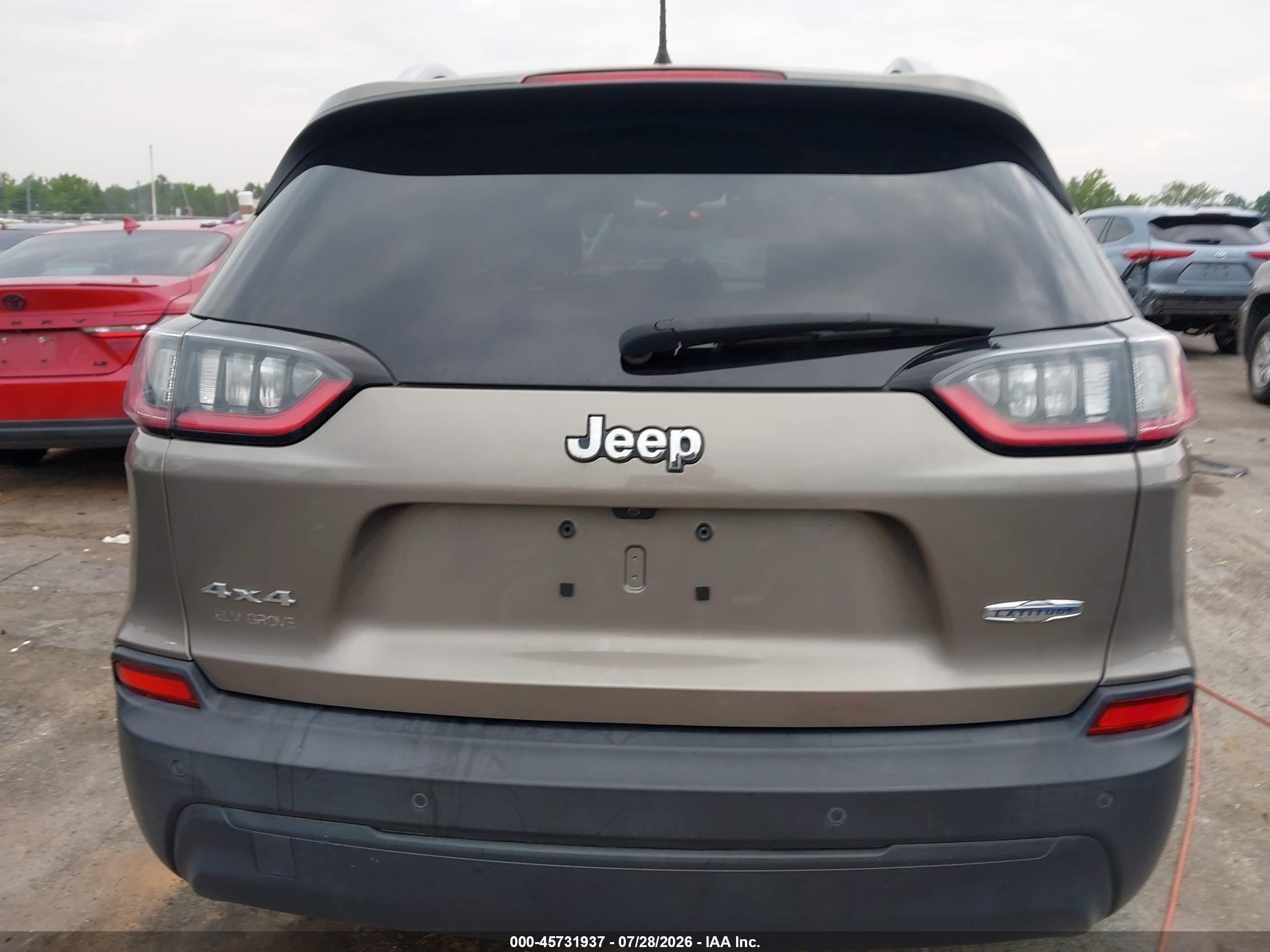 2019 Jeep Cherokee Latitude Plus 4x4 Gold vin: 1C4PJMLB5KD254167