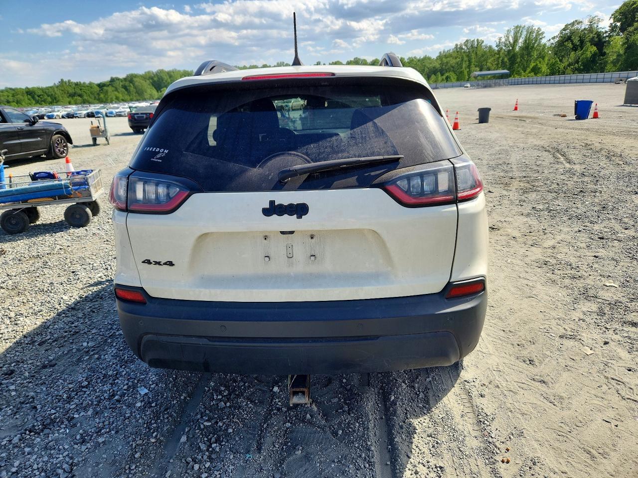 2019 Jeep Cherokee Latitude Plus White vin: 1C4PJMLB5KD400972
