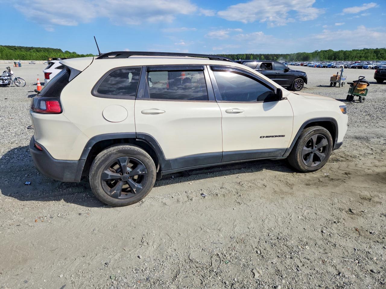 2019 Jeep Cherokee Latitude Plus White vin: 1C4PJMLB5KD400972