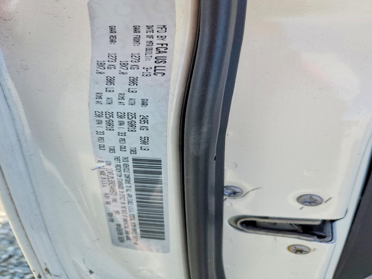 2019 Jeep Cherokee Latitude Plus White vin: 1C4PJMLB5KD400972