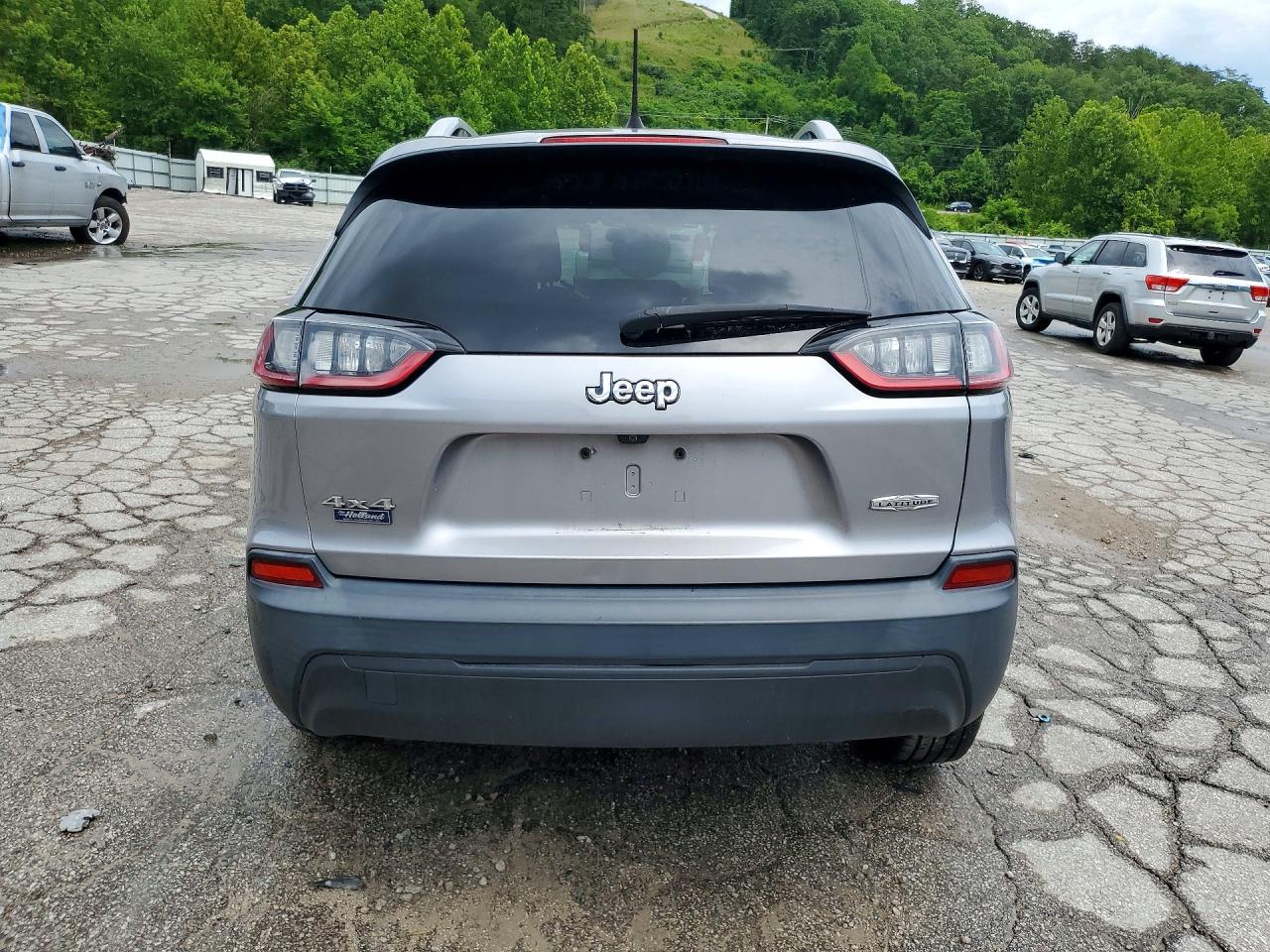 2019 Jeep Cherokee Latitude Plus Silver vin: 1C4PJMLB6KD181567