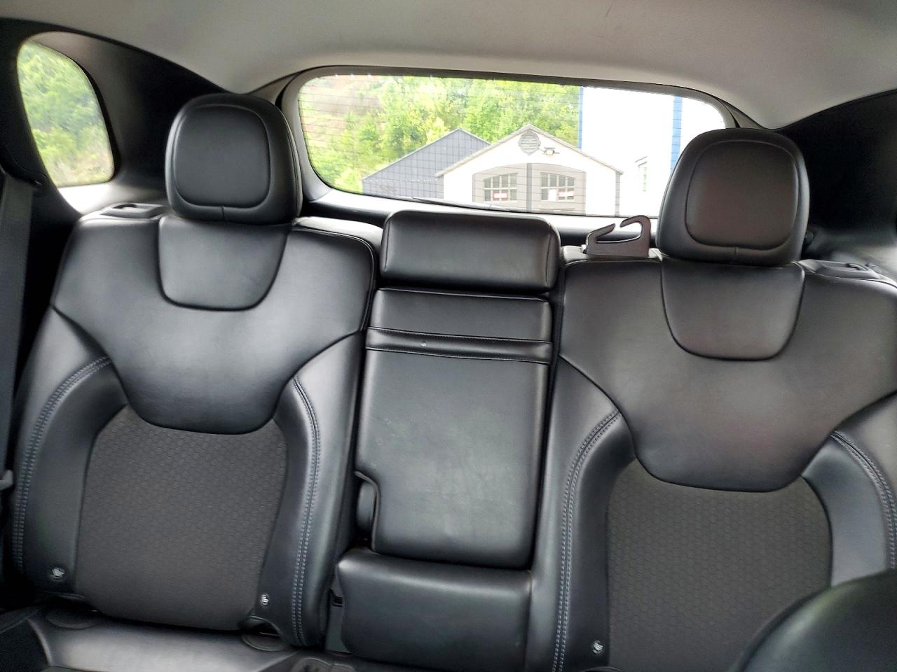 2019 Jeep Cherokee Latitude Plus Silver vin: 1C4PJMLB6KD181567