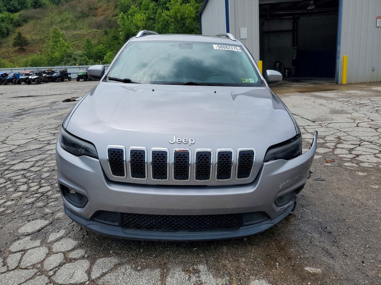 2019 Jeep Cherokee Latitude Plus Silver vin: 1C4PJMLB6KD181567
