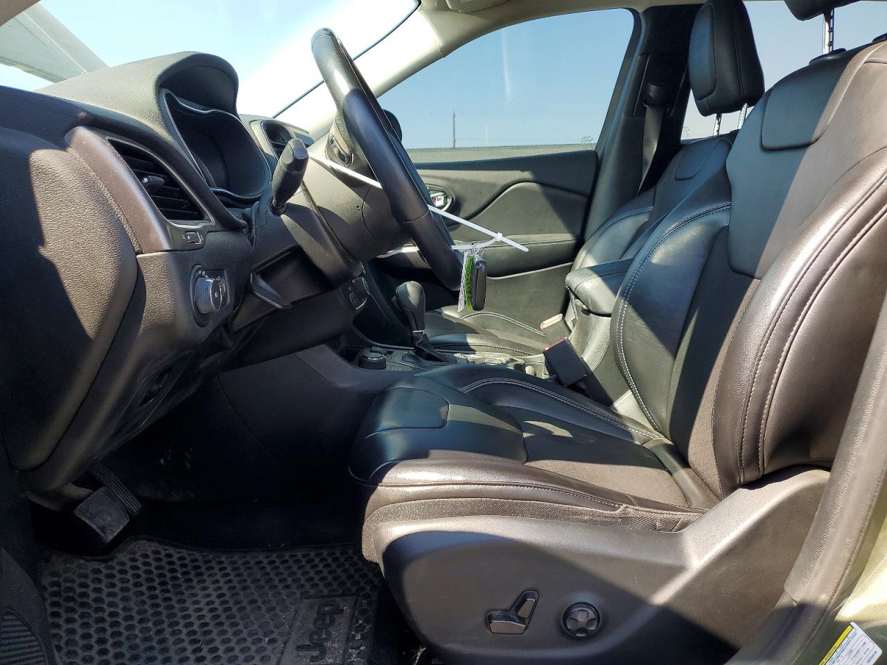 2019 Jeep Cherokee Latitude Plus Зеленый vin: 1C4PJMLB6KD254419