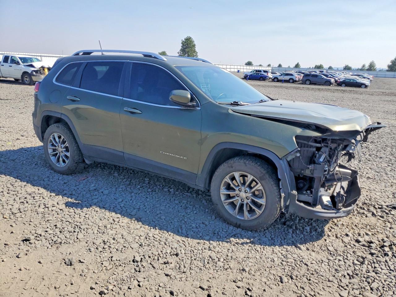 2019 Jeep Cherokee Latitude Plus Зеленый vin: 1C4PJMLB6KD254419