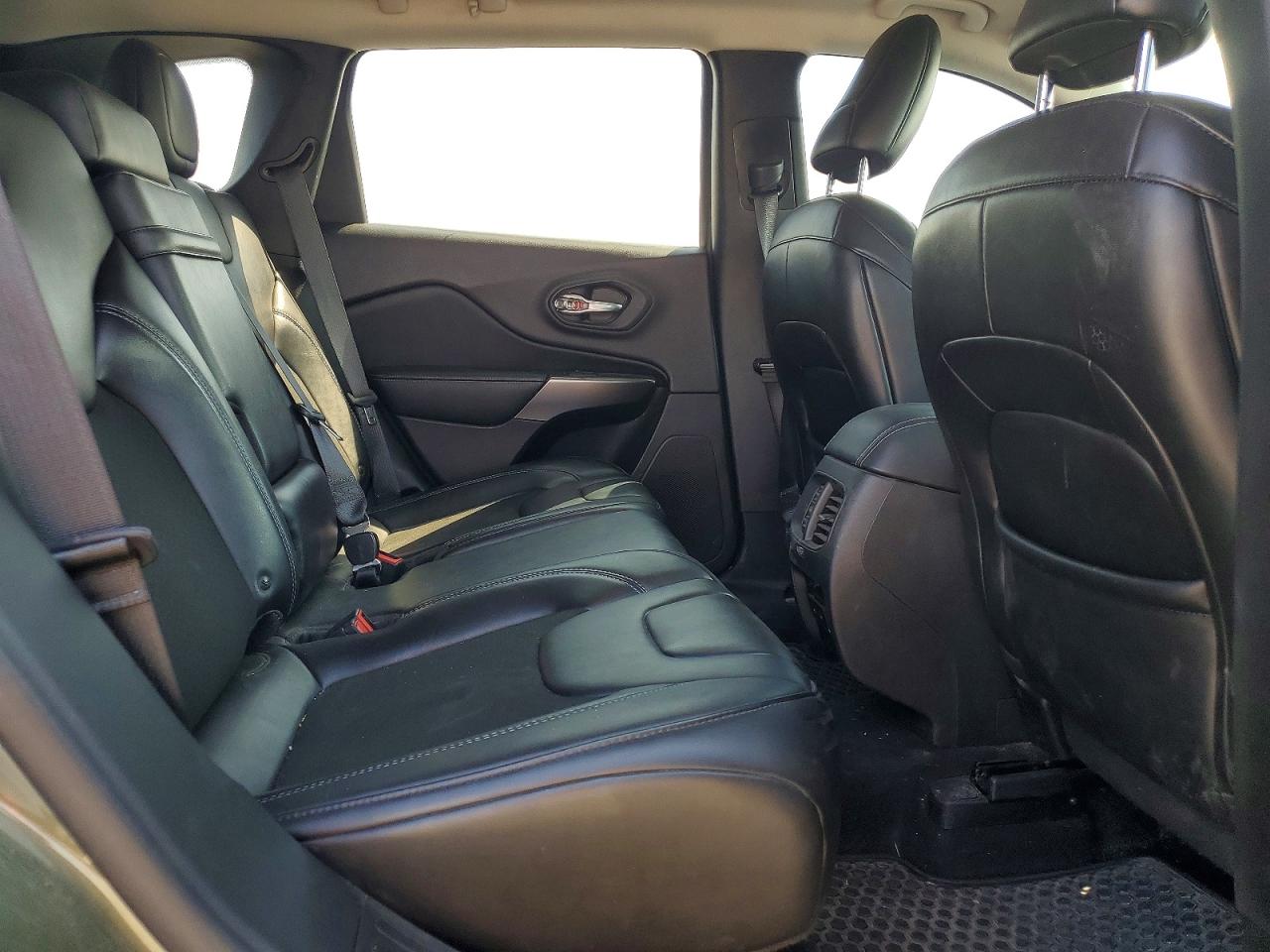 2019 Jeep Cherokee Latitude Plus Зеленый vin: 1C4PJMLB6KD254419