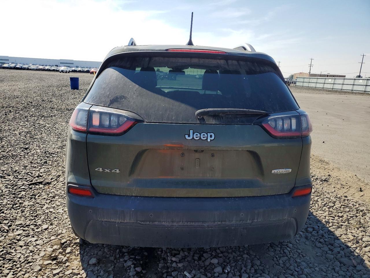 2019 Jeep Cherokee Latitude Plus Зеленый vin: 1C4PJMLB6KD254419