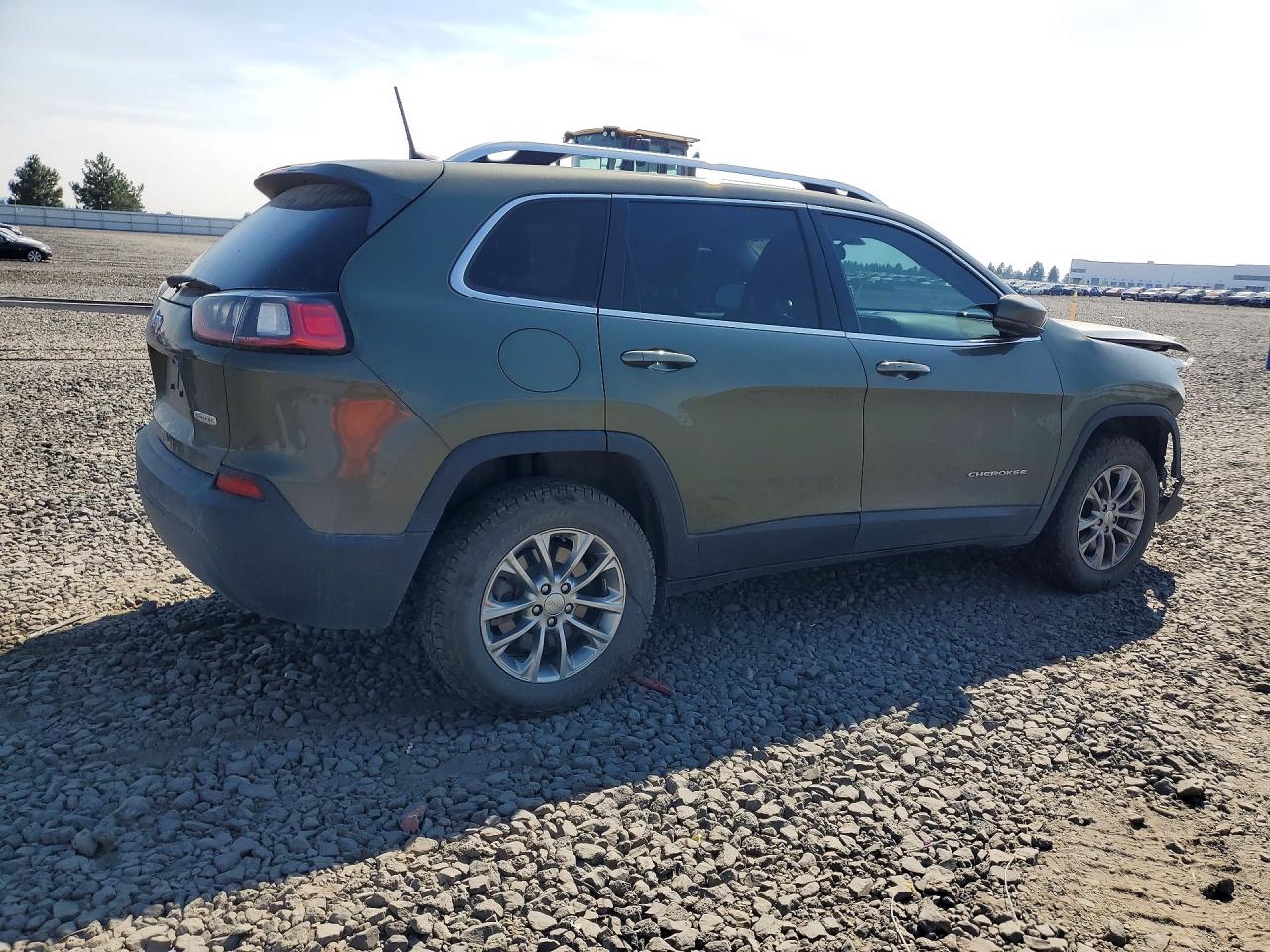 2019 Jeep Cherokee Latitude Plus Зеленый vin: 1C4PJMLB6KD254419