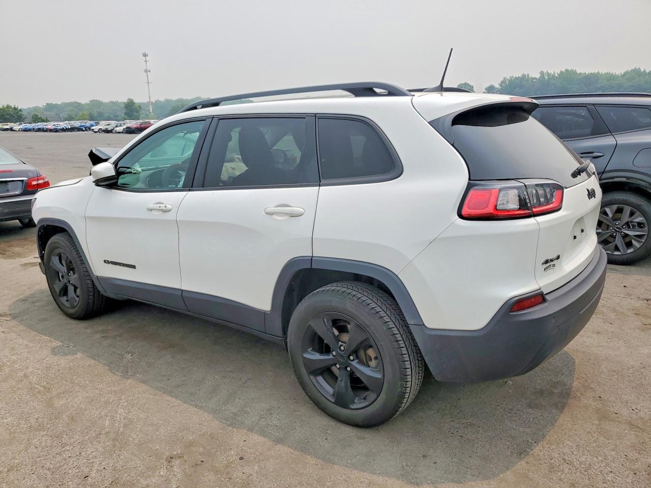 2019 Jeep Cherokee Latitude Plus Белый vin: 1C4PJMLB6KD418011