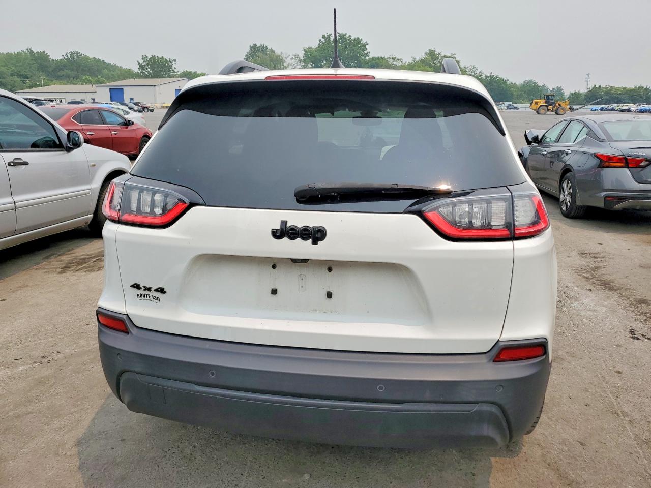 2019 Jeep Cherokee Latitude Plus Белый vin: 1C4PJMLB6KD418011