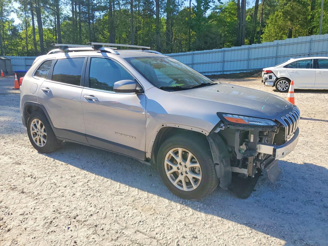 2018 Jeep Cherokee Latitude Plus Silver vin: 1C4PJMLB7JD530265