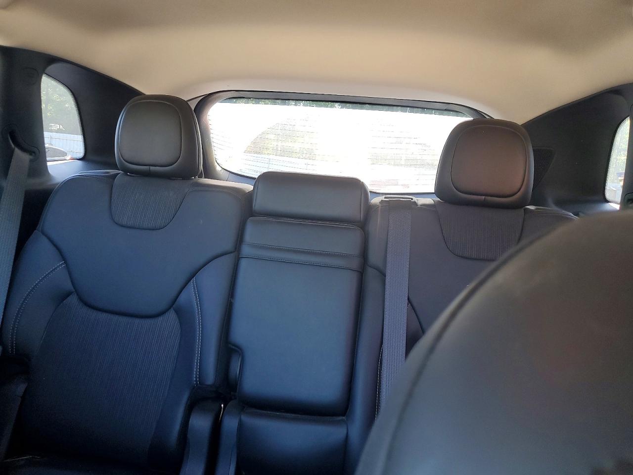 2018 Jeep Cherokee Latitude Plus Silver vin: 1C4PJMLB7JD530265