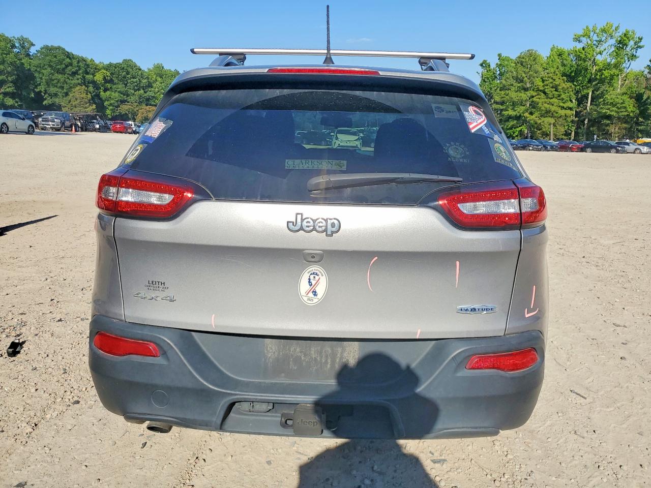 2018 Jeep Cherokee Latitude Plus Silver vin: 1C4PJMLB7JD530265