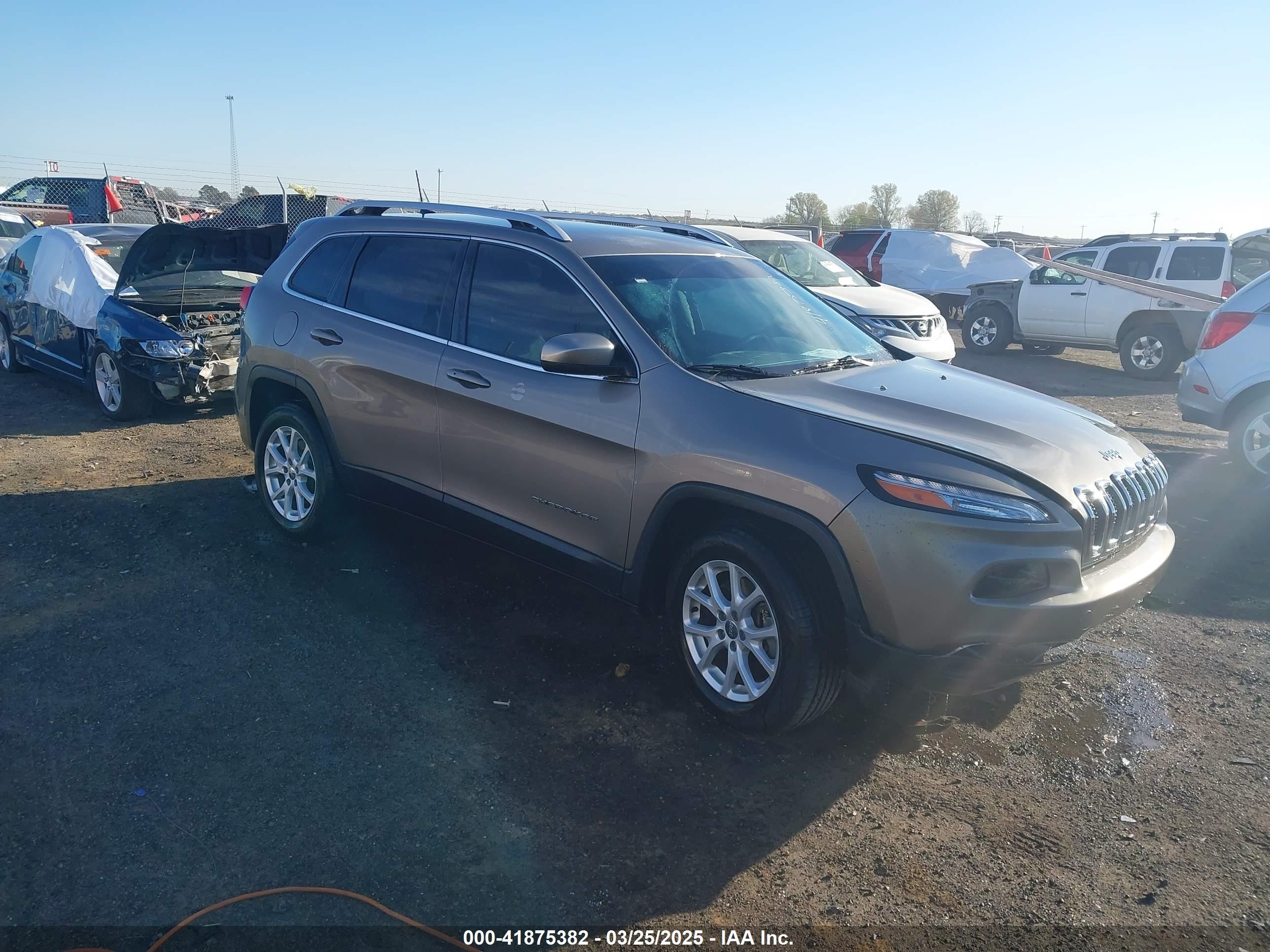 2018 Jeep Cherokee Latitude Plus 4x4 Gray vin: 1C4PJMLB7JD576453