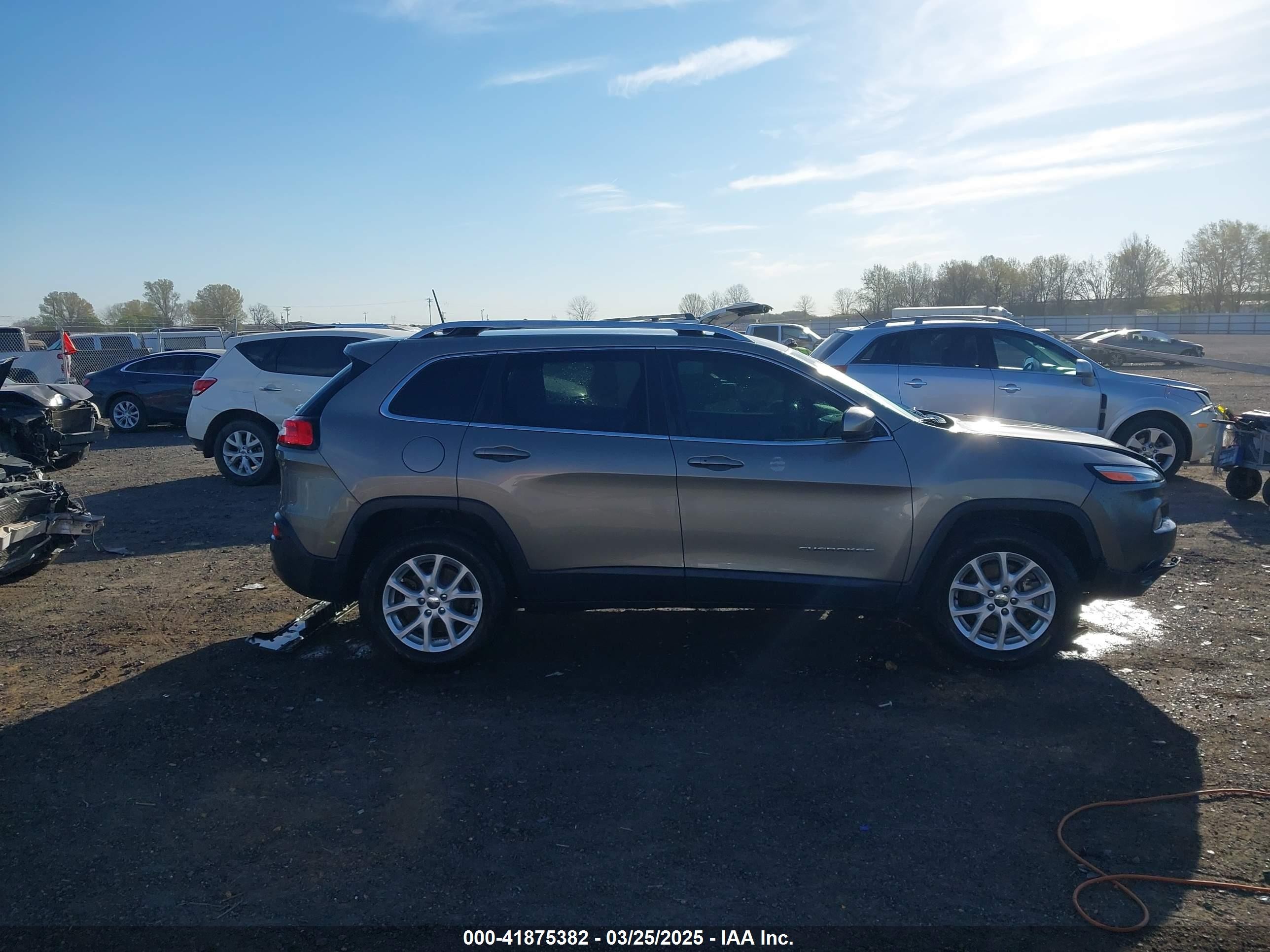 2018 Jeep Cherokee Latitude Plus 4x4 Gray vin: 1C4PJMLB7JD576453